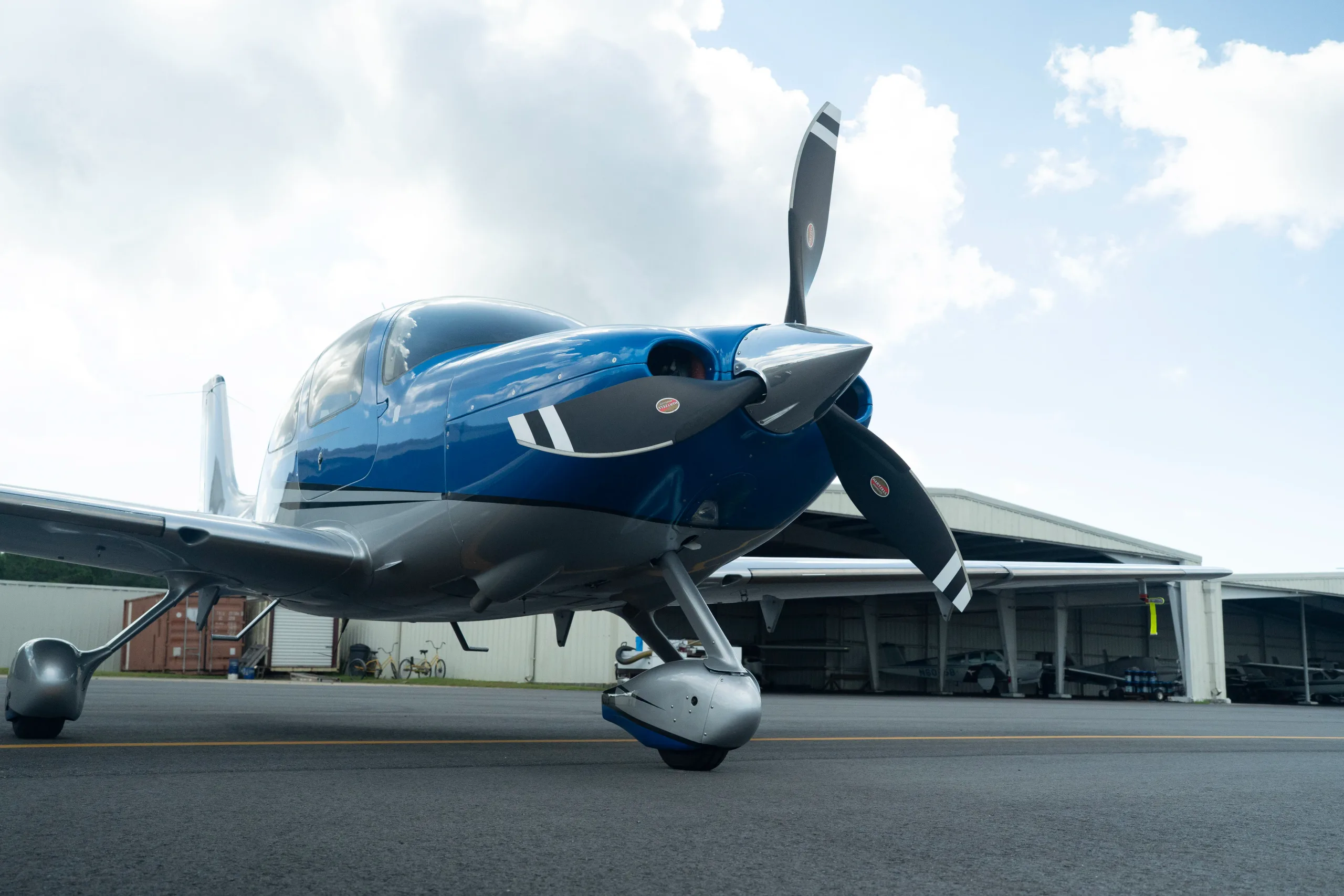Exterior view of a 2007 Cirrus SR22 G2, N221JA.