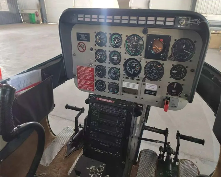 Cockpit and instrument panel of a 2009 BELL 206L-4.