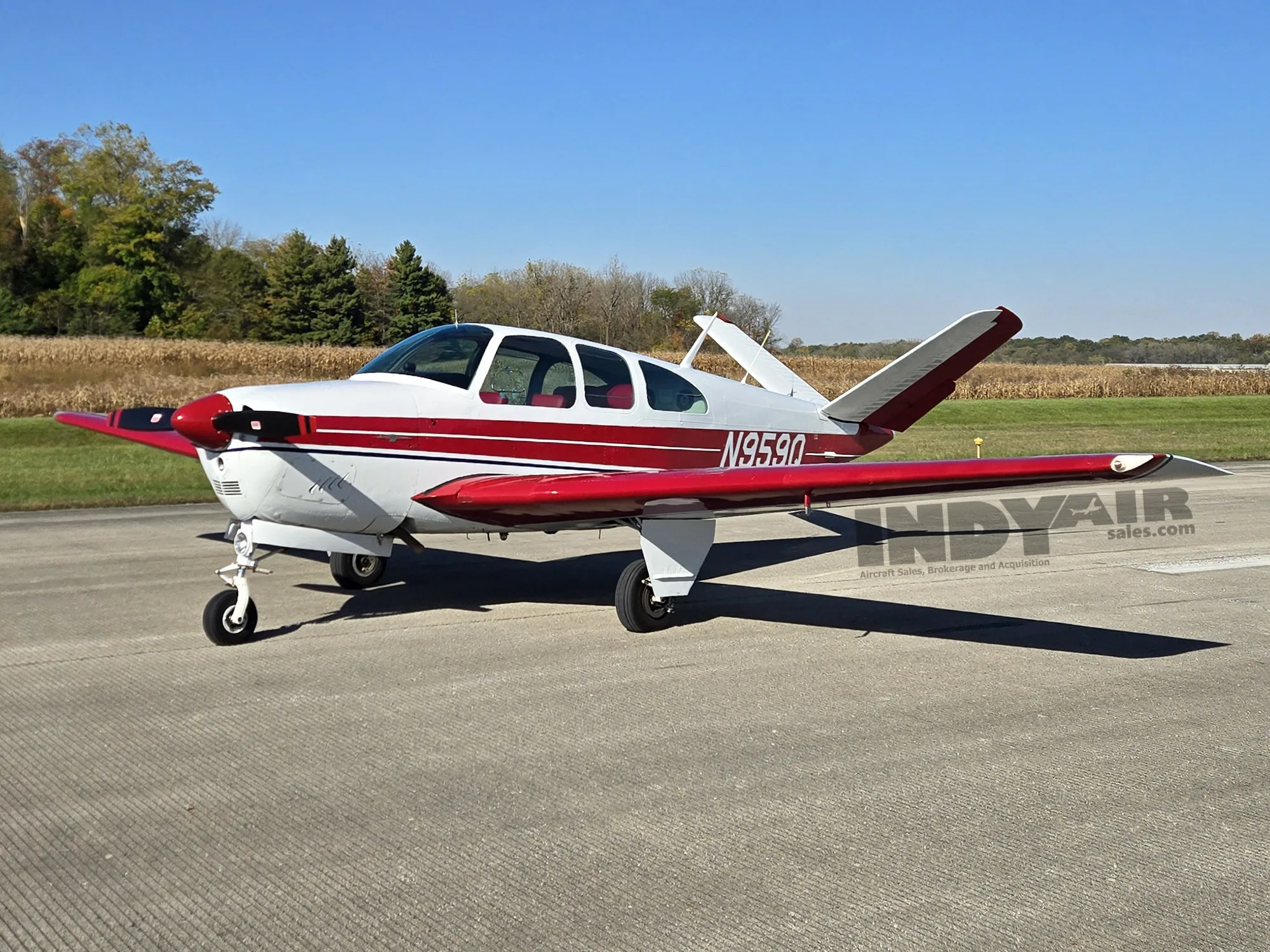 Exterior view of a Beech Bonanza N35, N959Q.