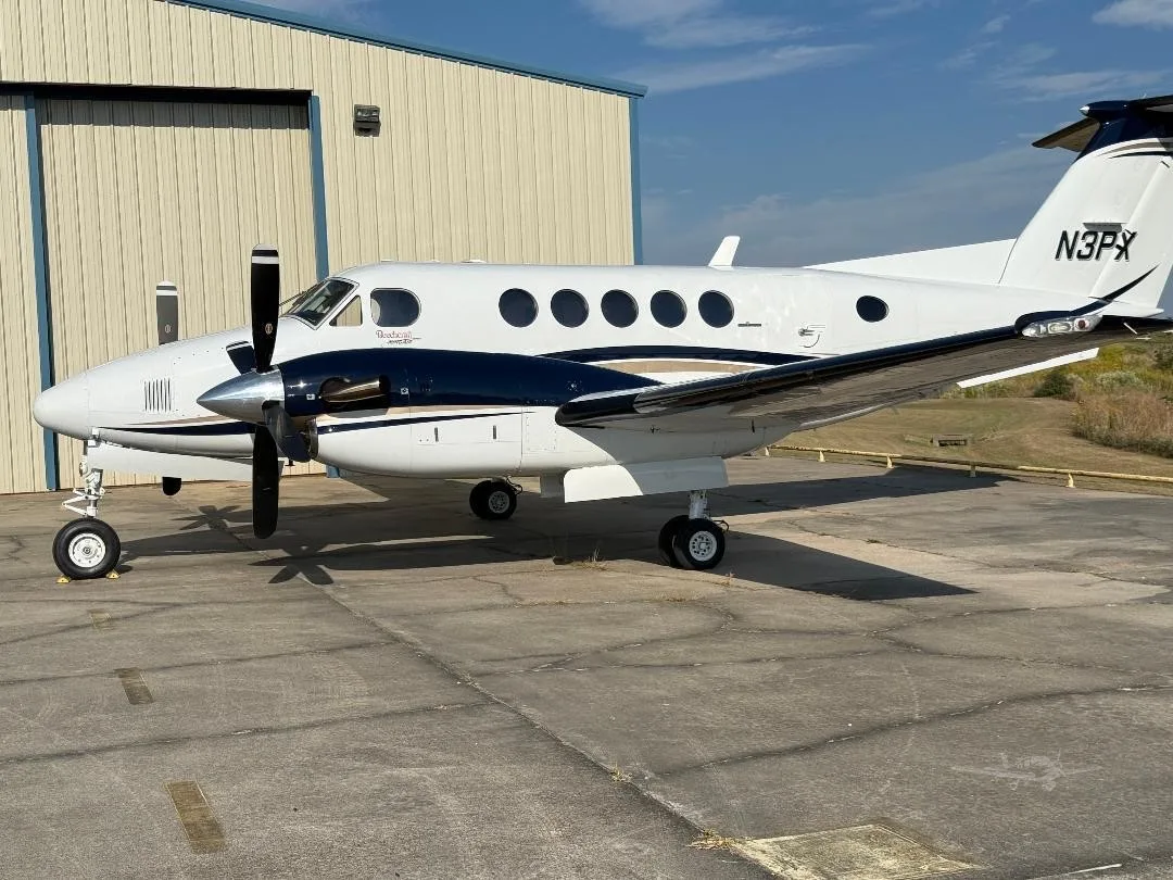 Exterior view of a 1984 BEECHCRAFT KING AIR B200, N3PX.