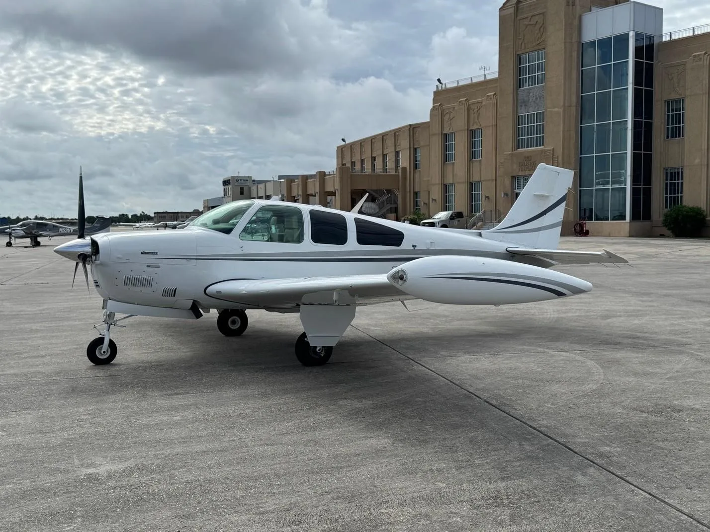 Exterior view of a 1989 BEECHCRAFT F33A BONANZA, N5546F.