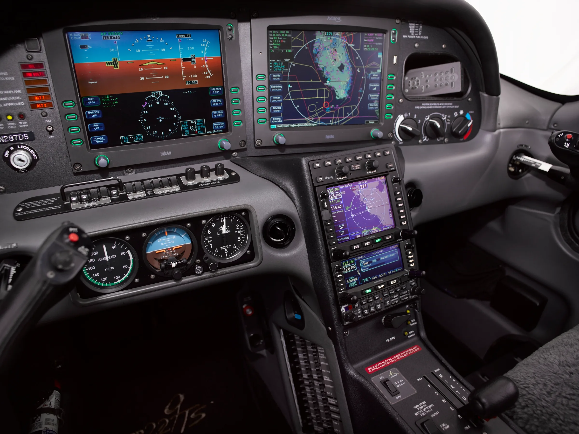 Cockpit and instrument panel of a 2006 Cirrus SR22 GTS.