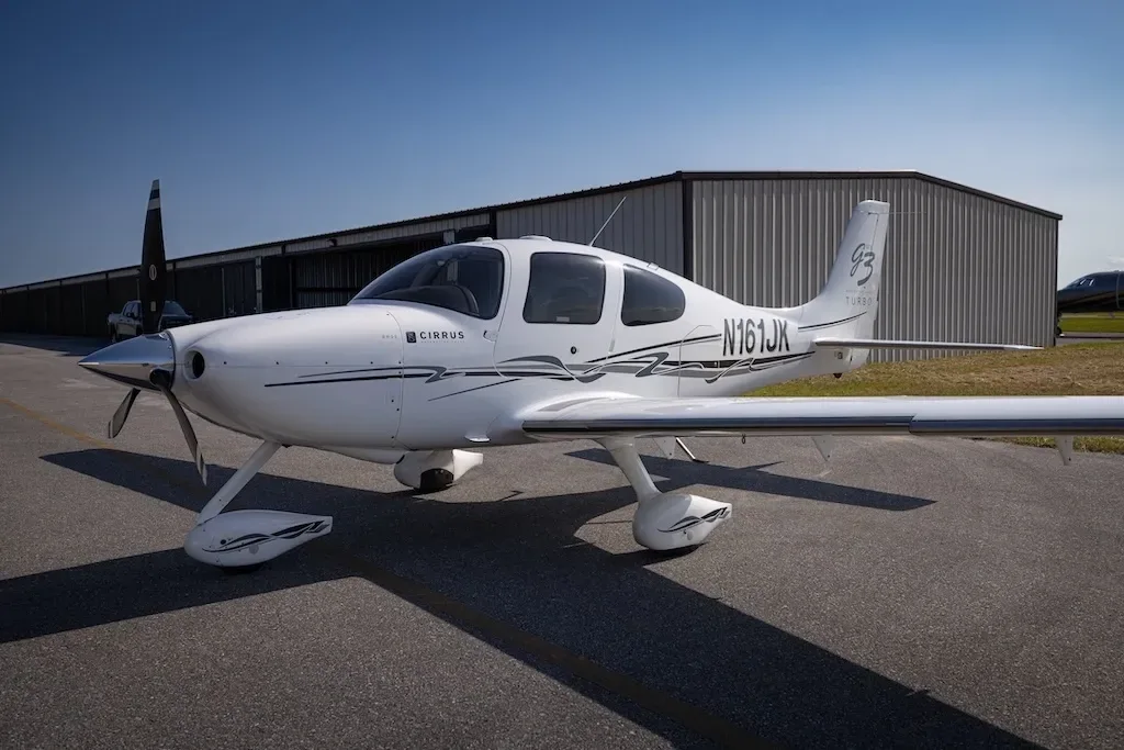 Cabin interior of a 2007 Cirrus SR22.