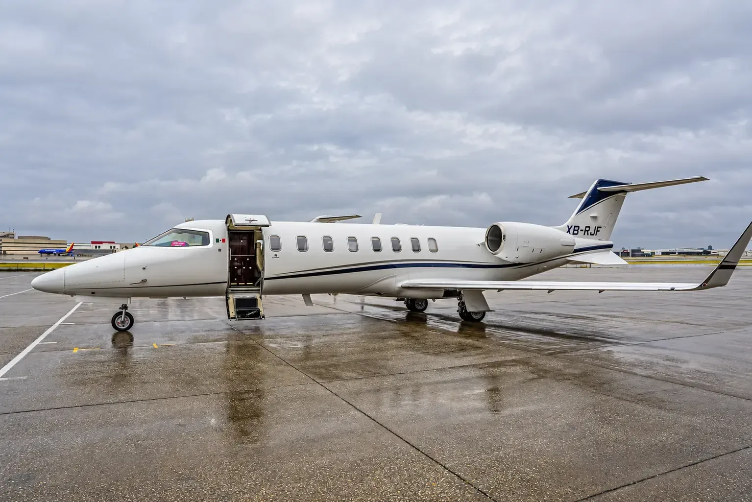 Exterior view of a 2004 Learjet, XB-RJF.