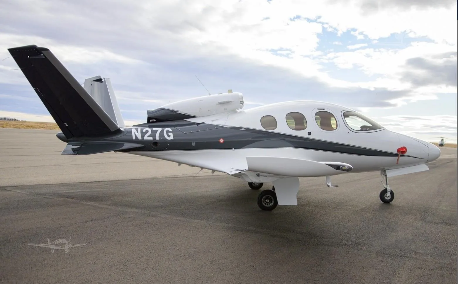 Exterior view of a 2022 CIRRUS VISION SF50-G2+, N27G.