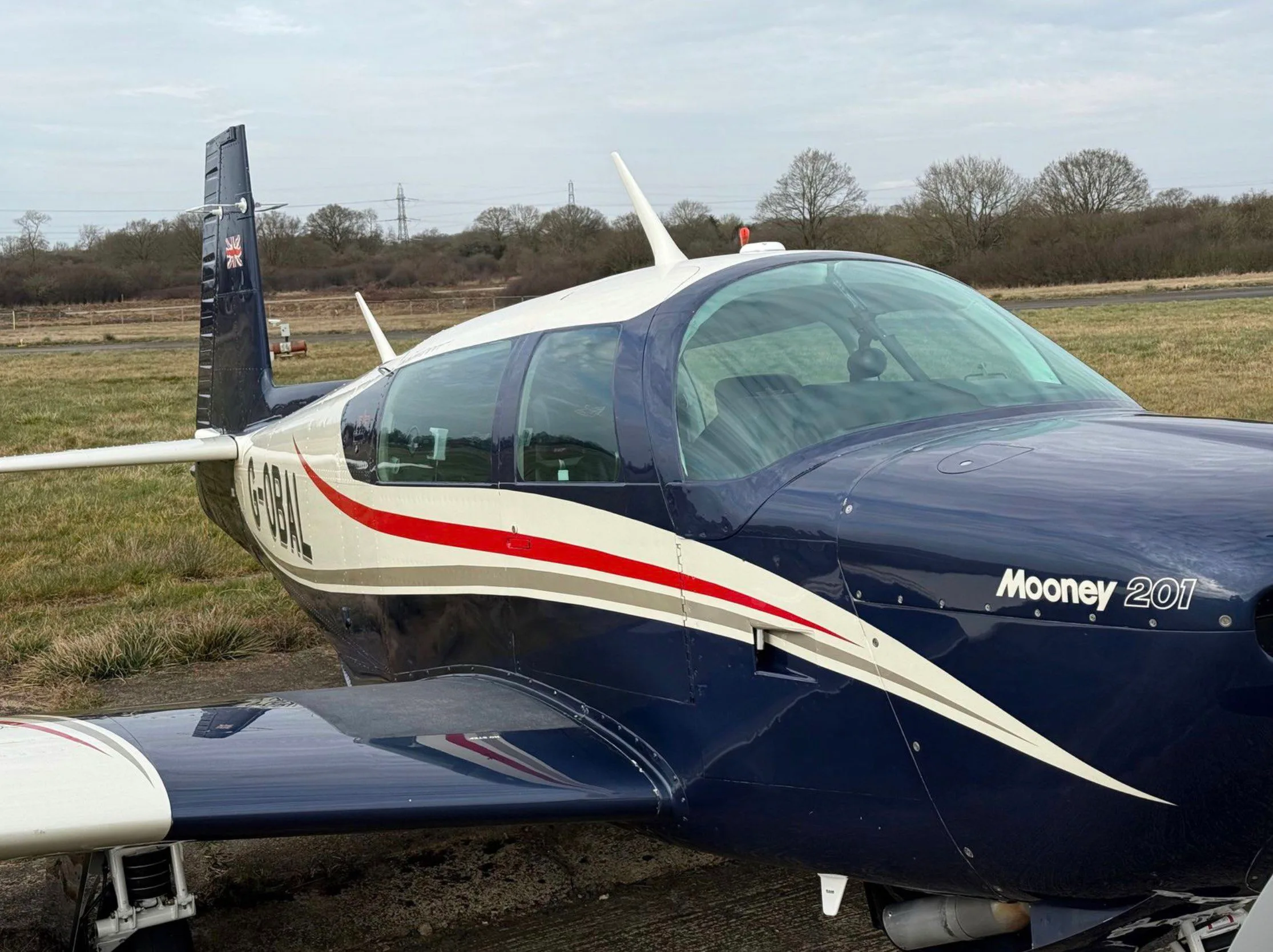 Exterior view of a 1986 Mooney M20J 201.