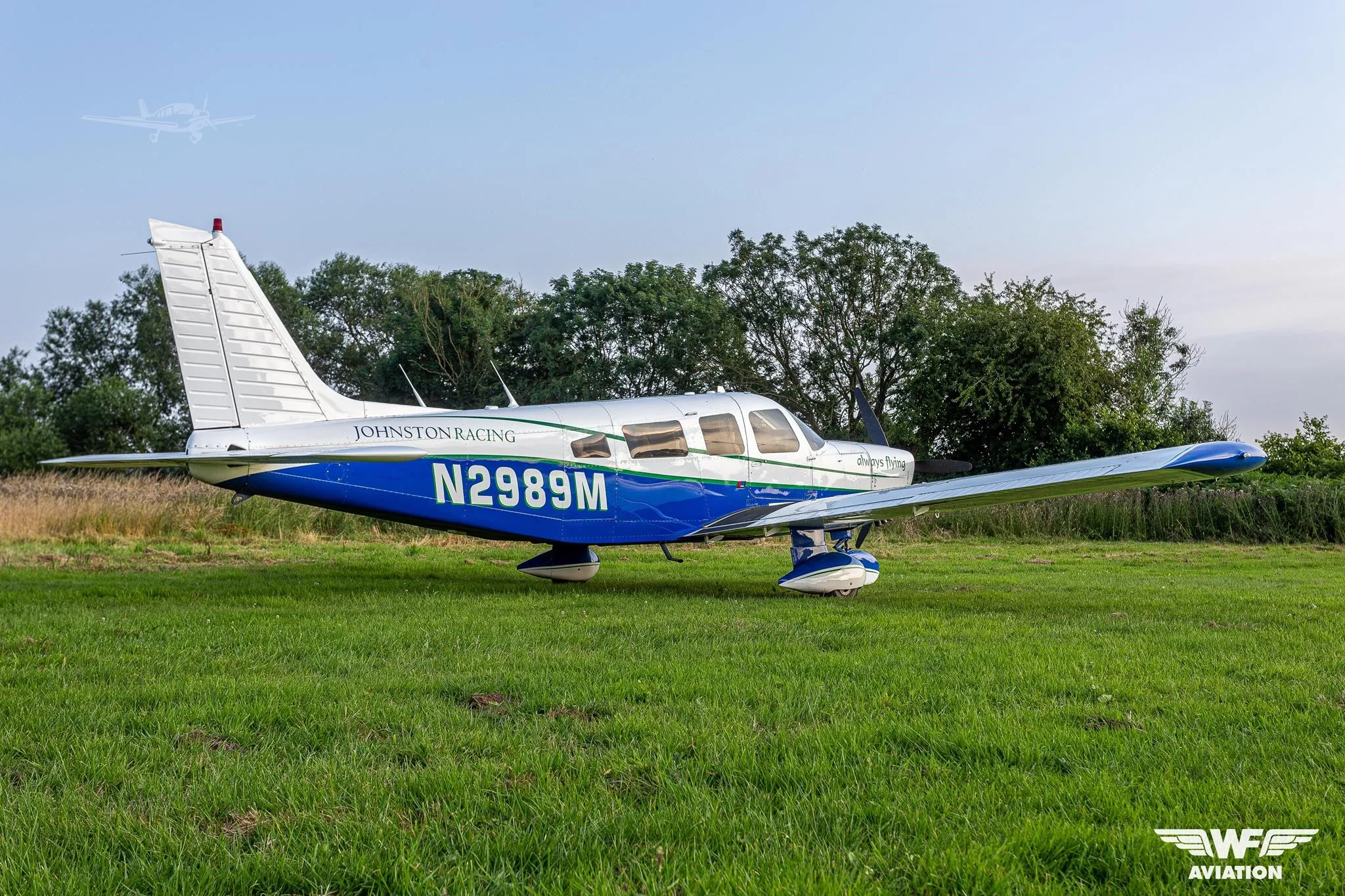 Exterior view of a 1977 PIPER CHEROKEE 6/300, N2989M.