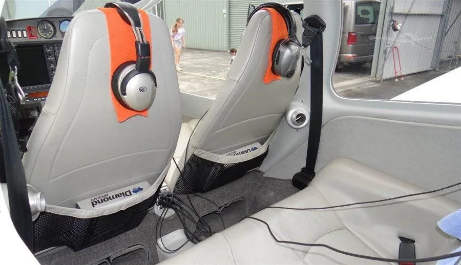 Cabin interior of a 2005 DIAMOND DA40.