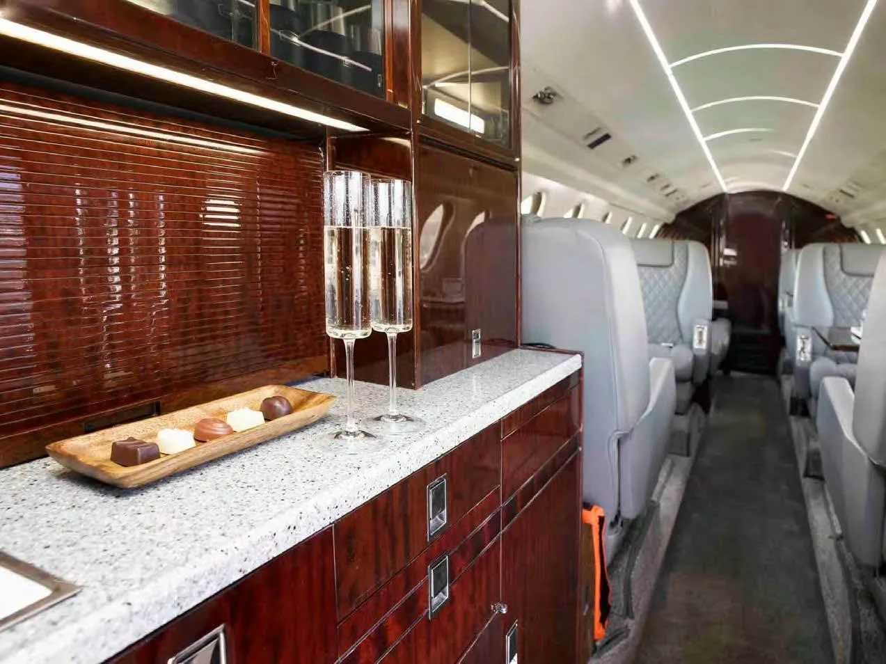 Cabin interior of a 1993 DASSAULT FALCON 50.