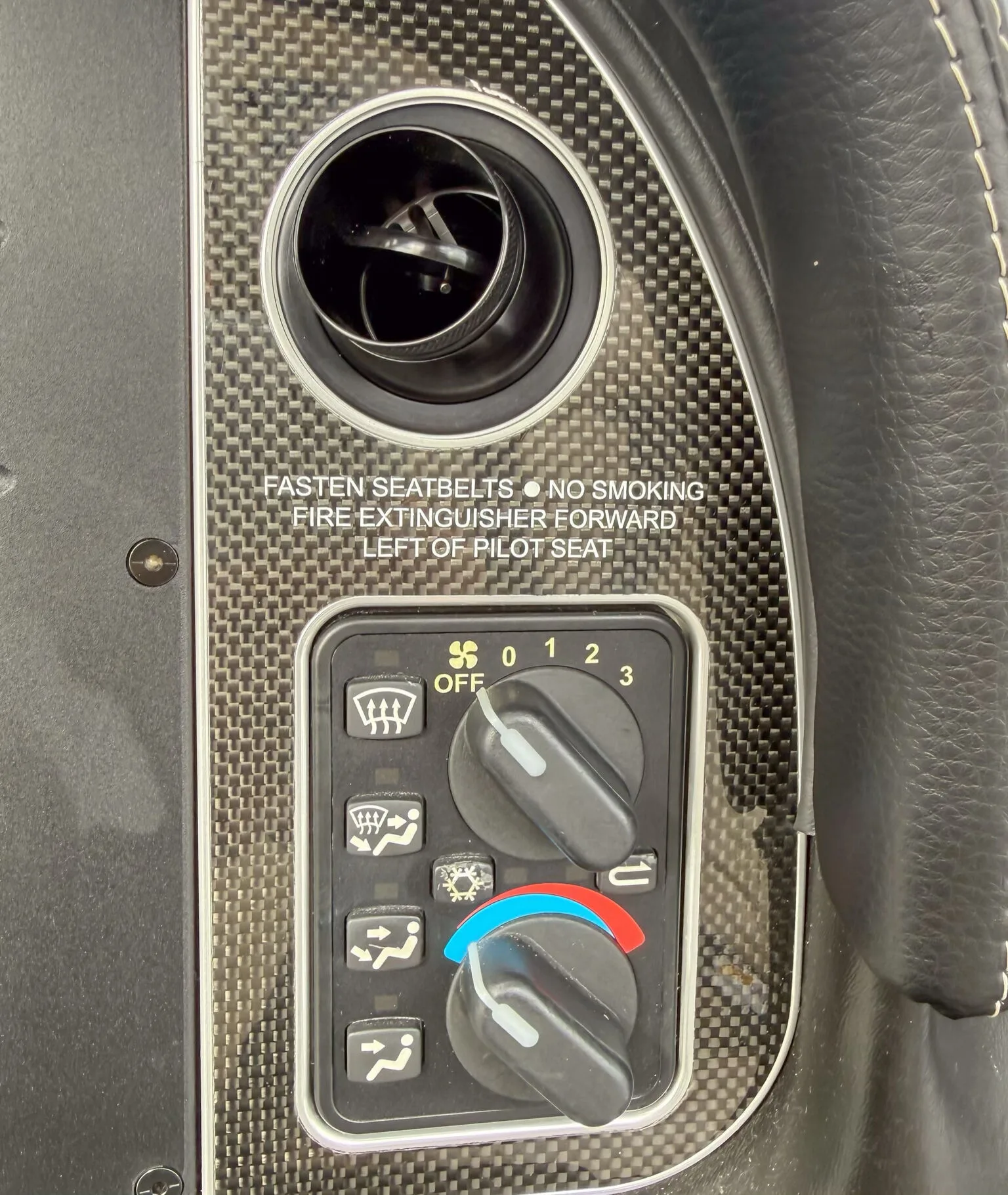 Cockpit and instrument panel of a Cirrus.