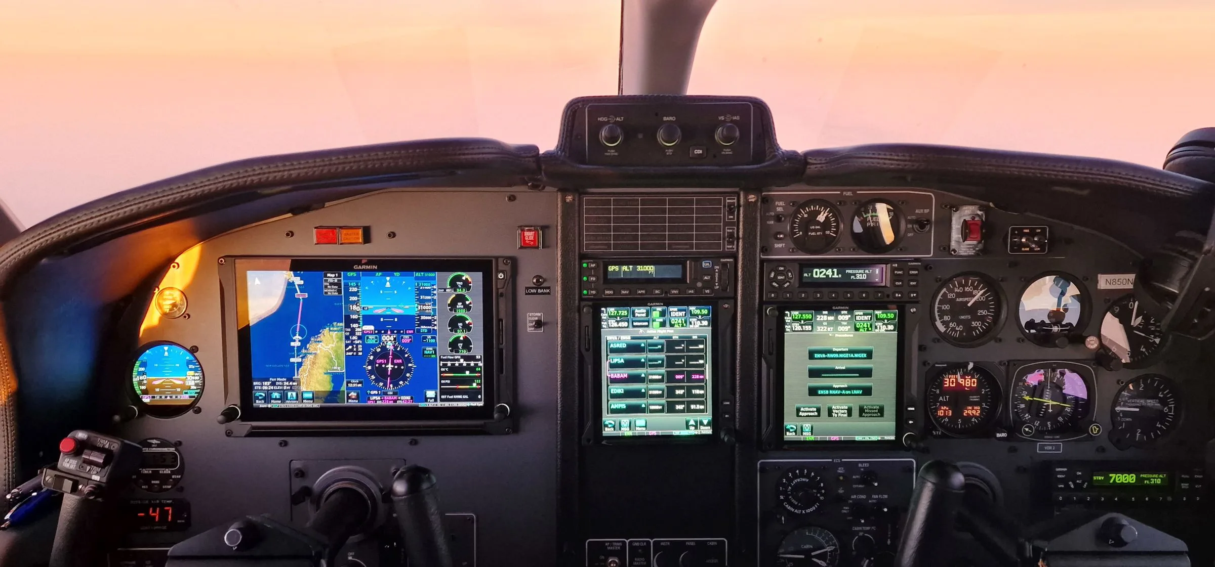 Avionics suite of a 2007 Socata TBM 850.
