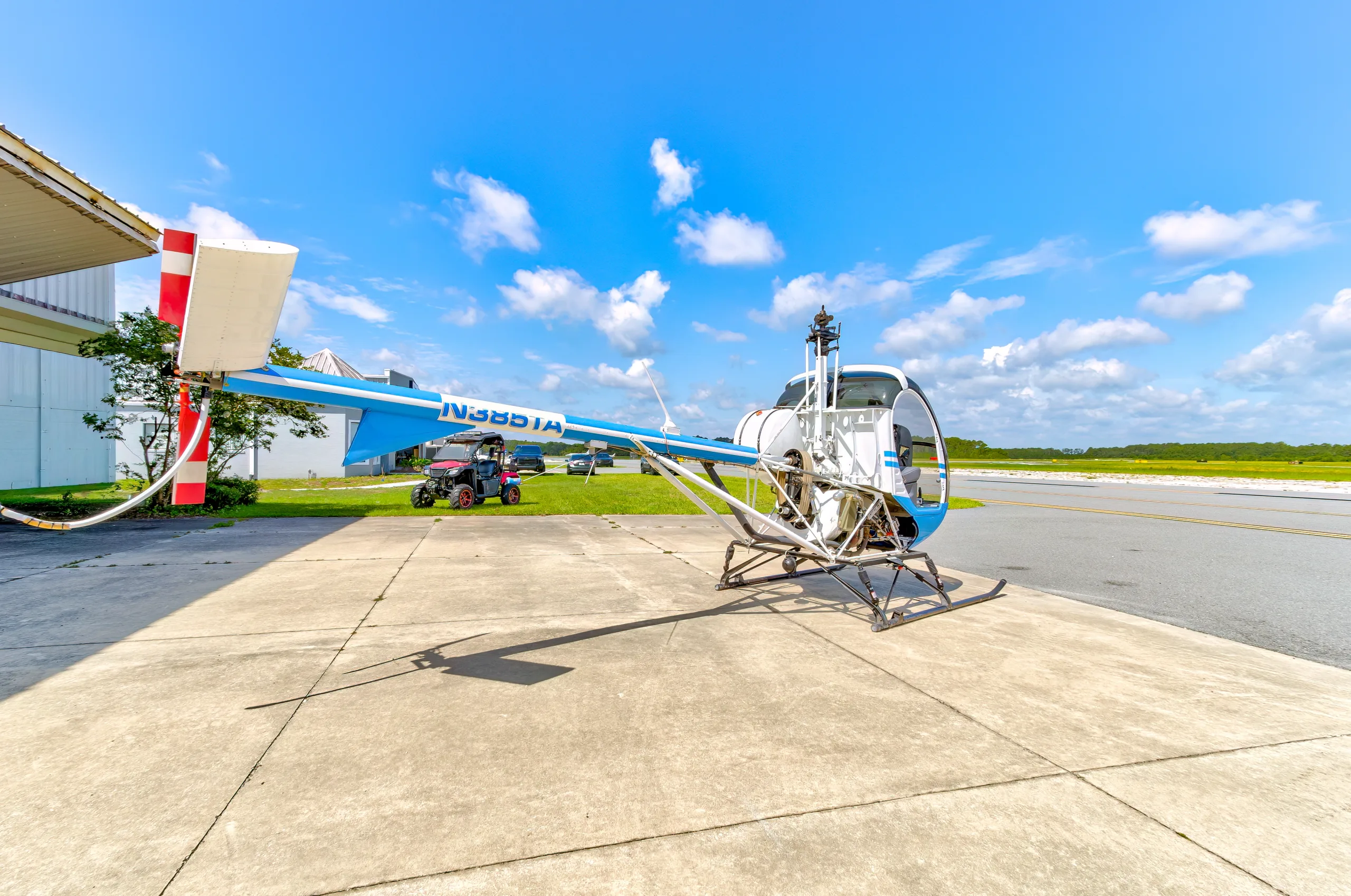 Exterior view of a 1990 Schweizer 269C.