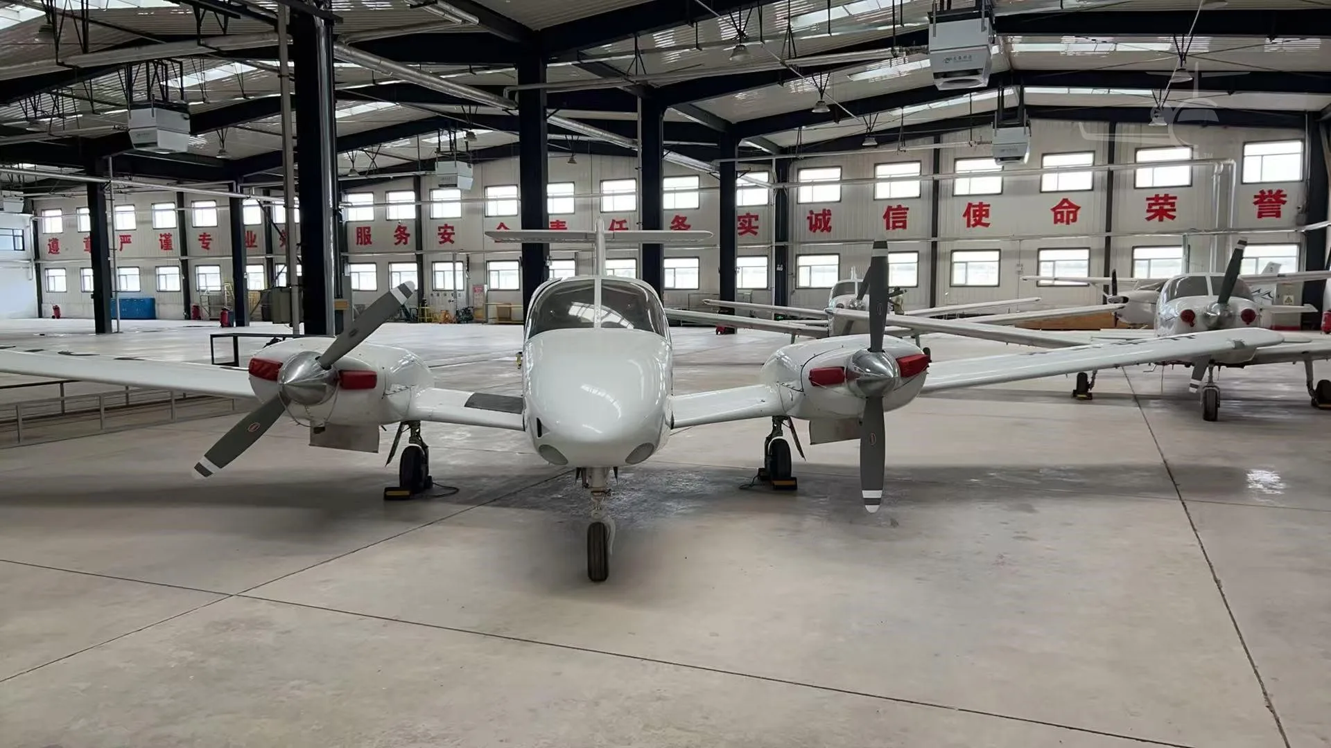 B-10H9 - 2018 Piper Seminole