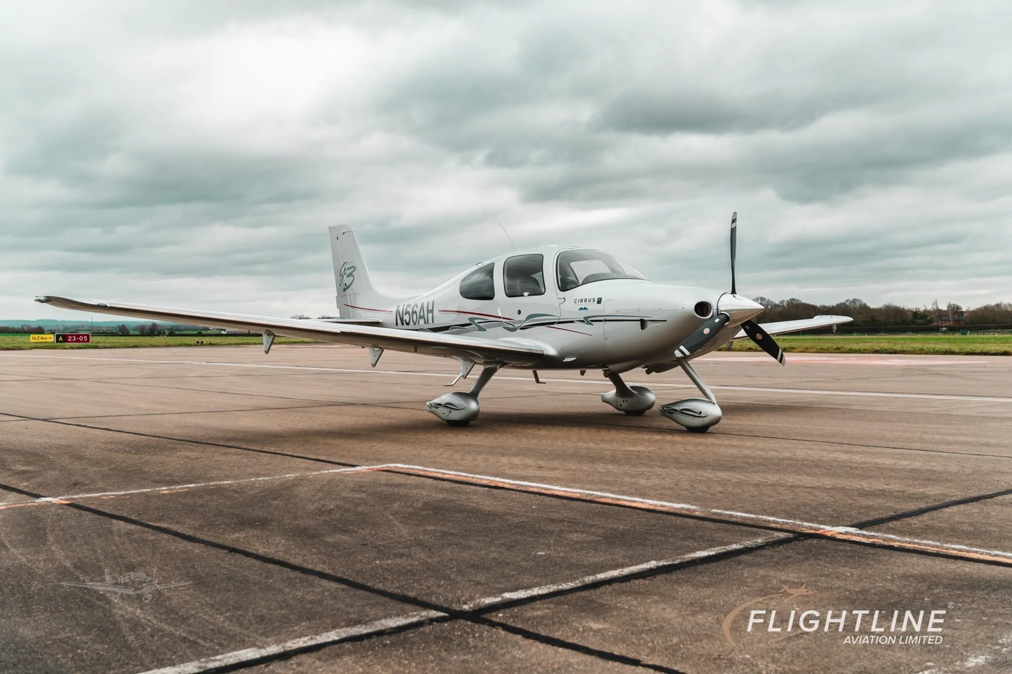 Exterior view of a 2007 CIRRUS SR22-G3, N56AH.
