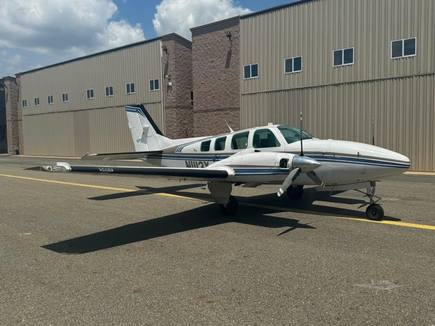 Exterior view of a 1997 BEECHCRAFT 58 BARON, N1113X.