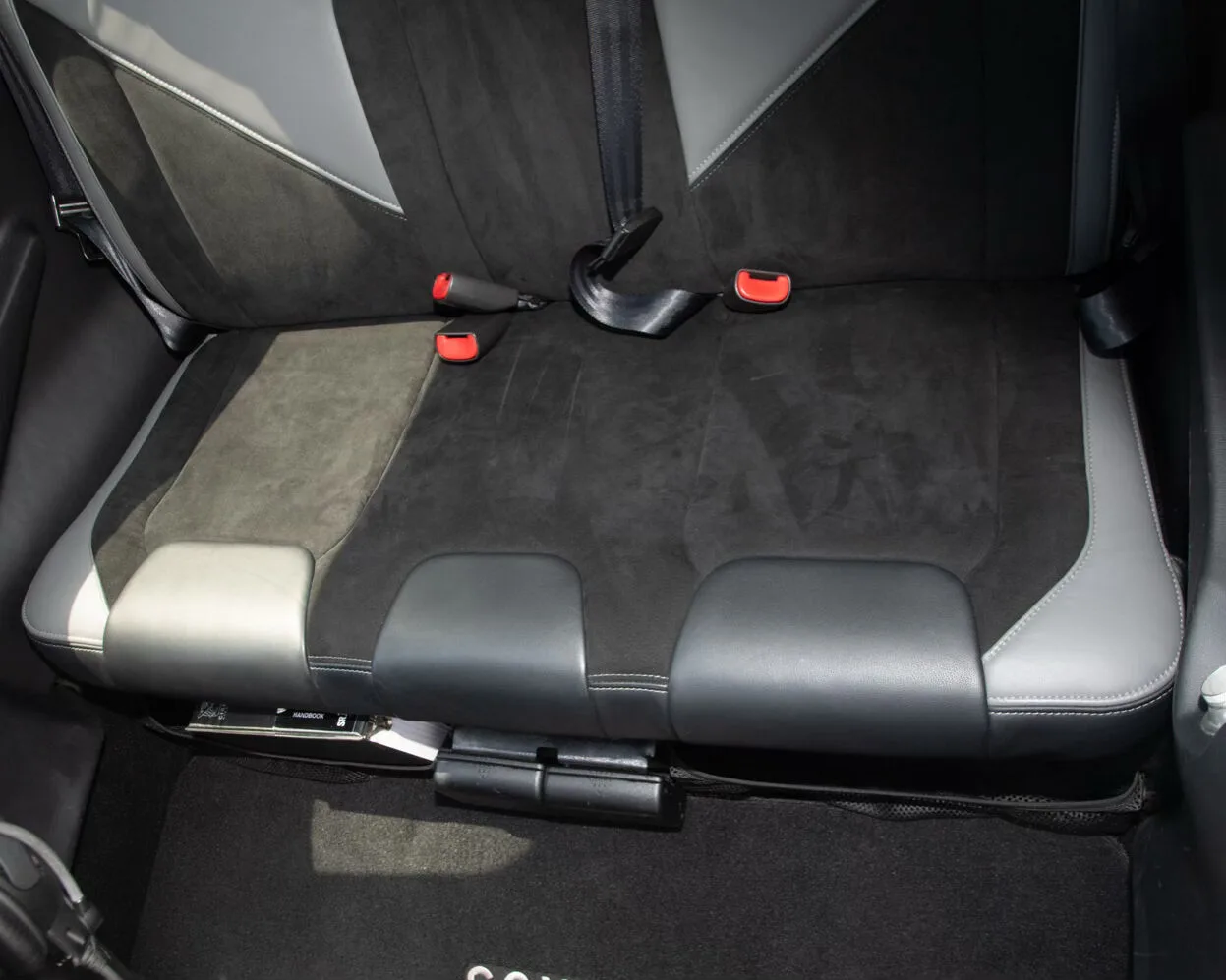 Cabin interior of a 2015 Cirrus SR22-G5 TURBO.
