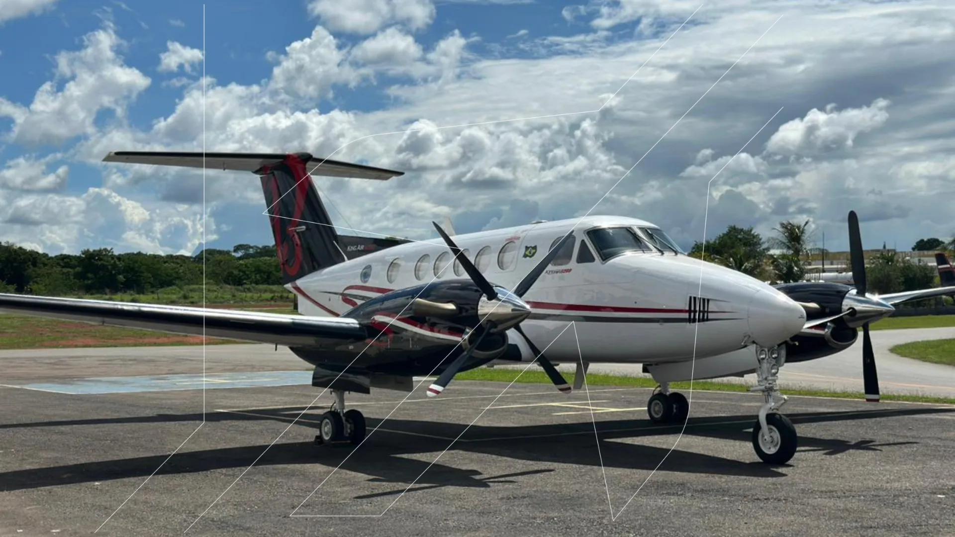 Exterior view of a 2004 Beechcraft KING AIR B200 2004.