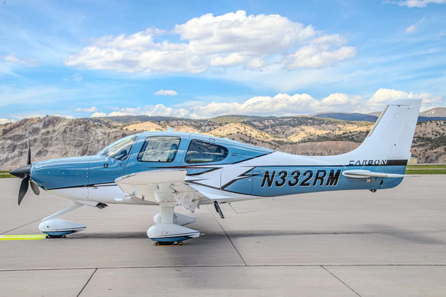 Exterior view of a 2019 Cirrus SR22-G6 TURBO, N332RM.