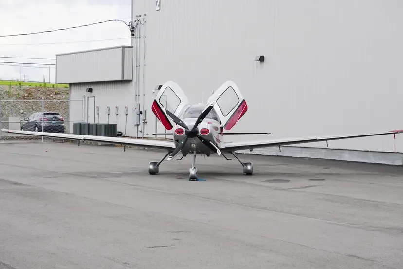 Exterior view of a 2014 Cirrus SR22 G5.