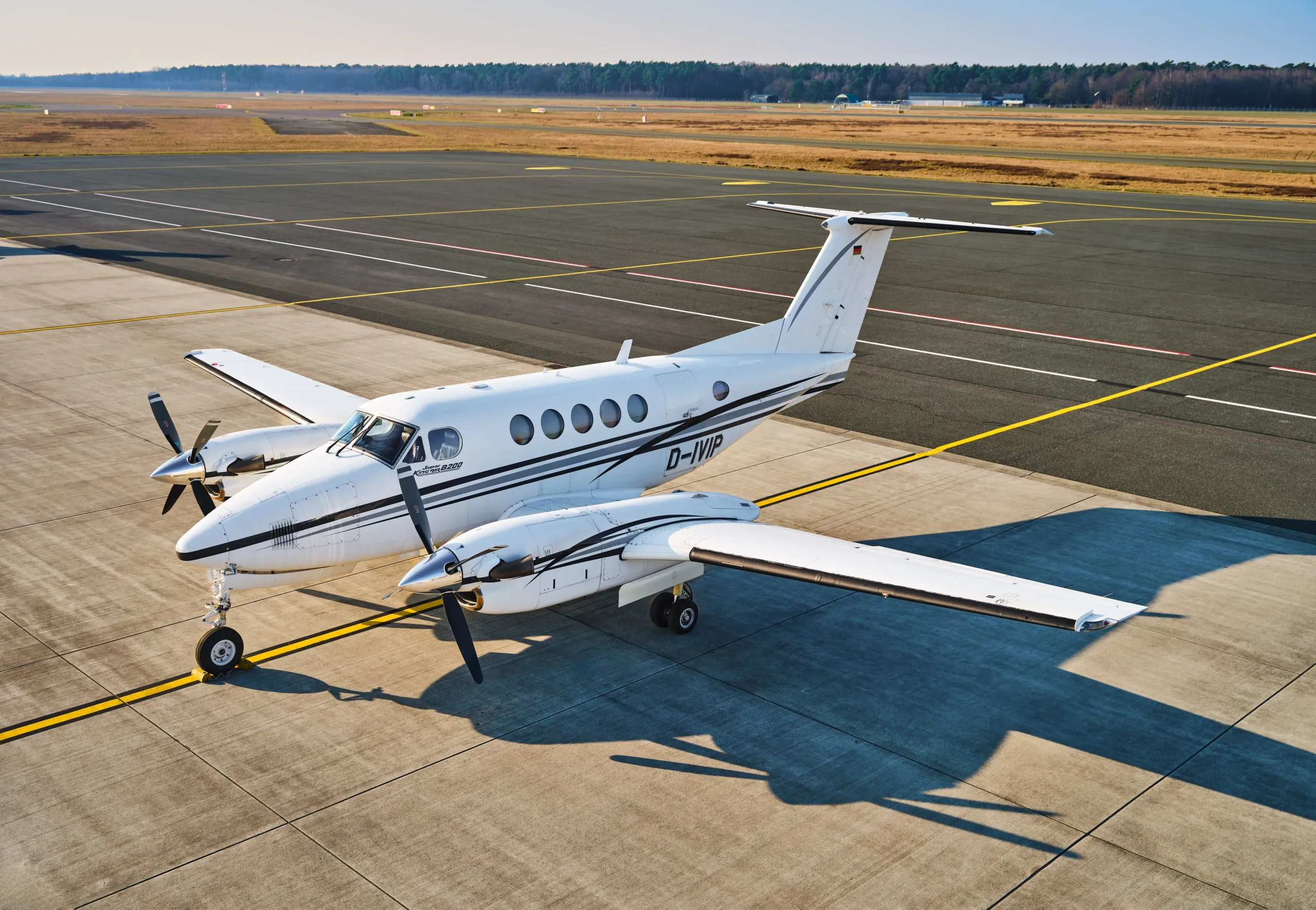 Exterior view of a 1999 Beechcraft King Air B200, BB-1672.