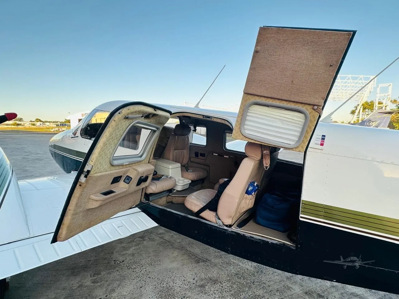 Cabin interior of a 1994 PIPER SENECA IV.