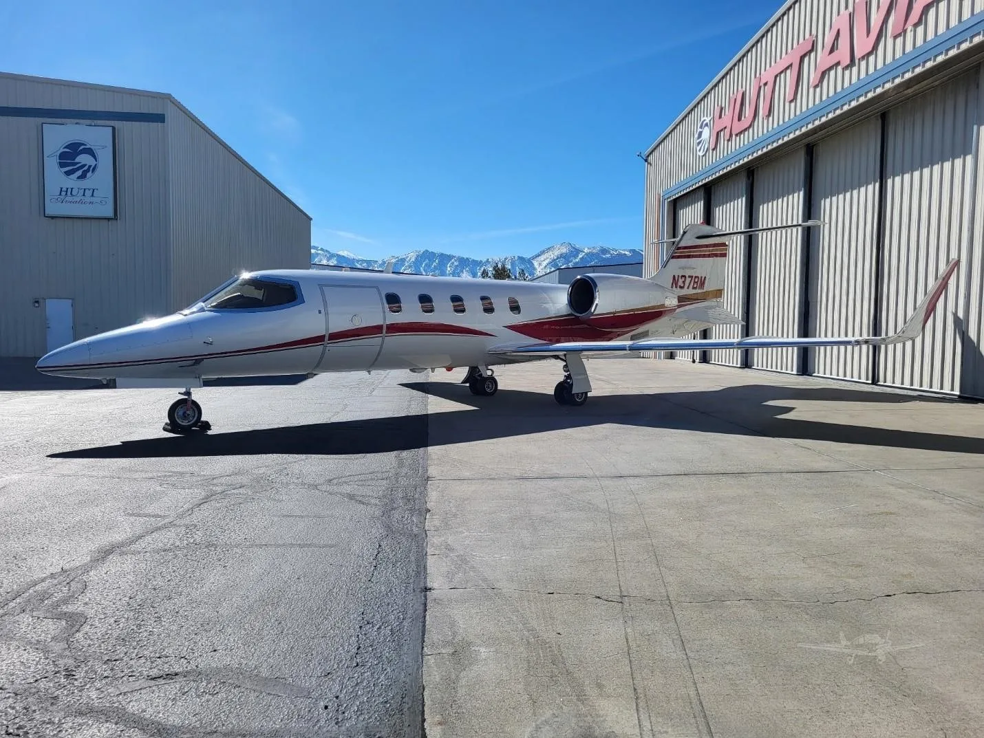 Exterior view of a 1994 LEARJET 31A, N37BM.