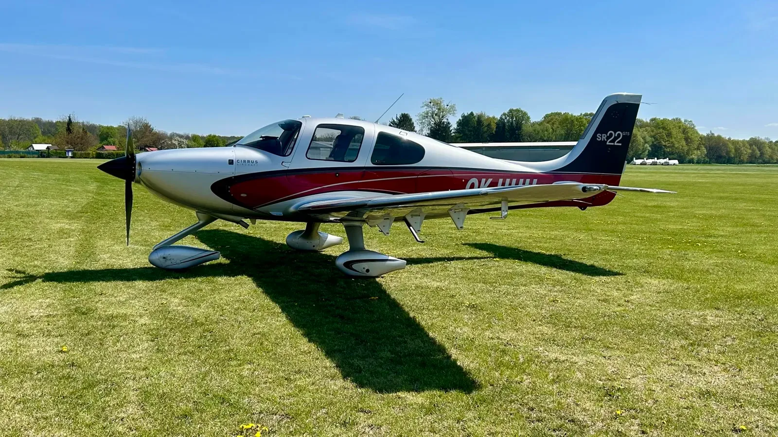 Exterior view of a 2012 Cirrus SR22 G3.