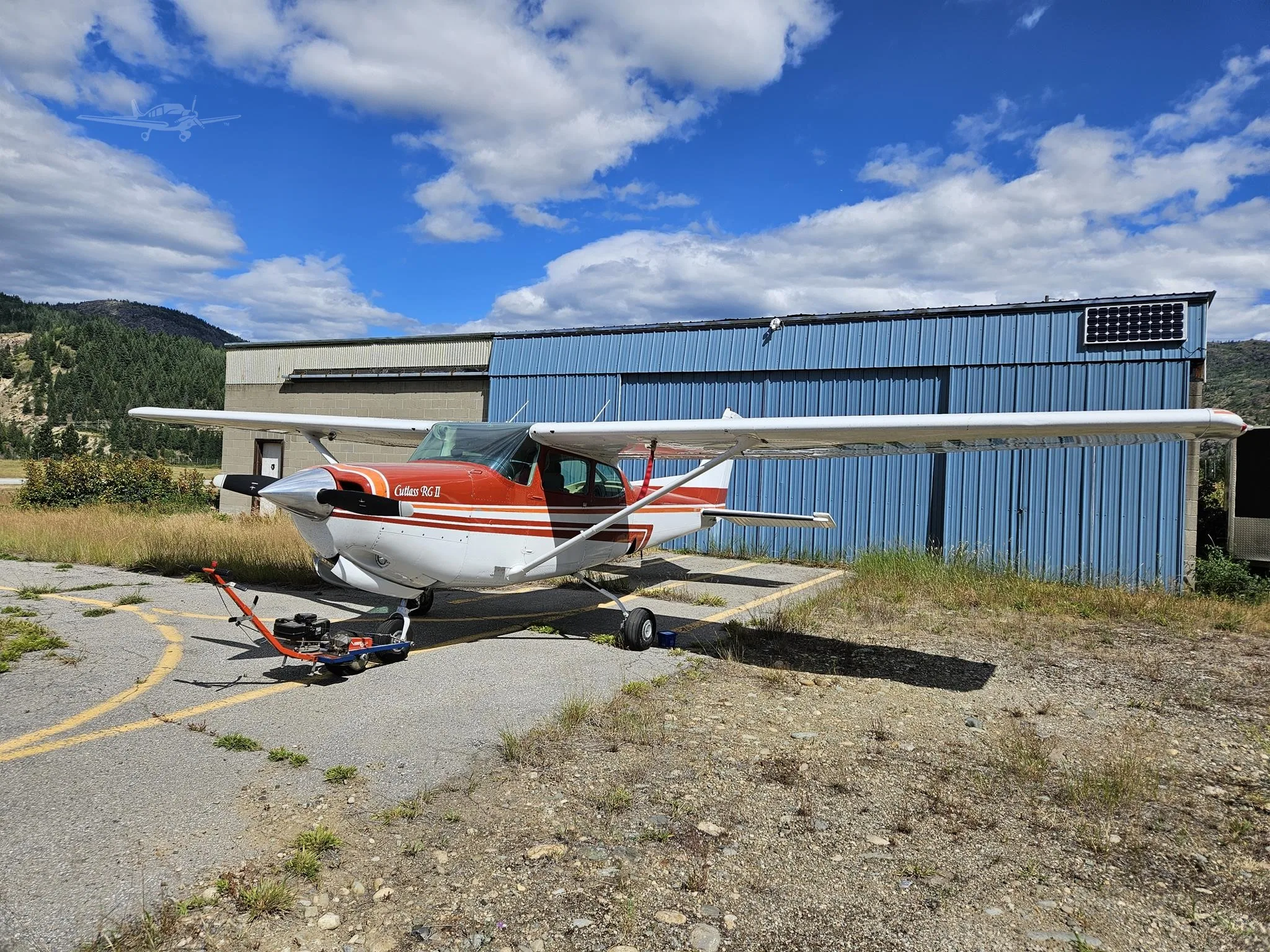 Exterior view of a 1981 CESSNA 172RG CUTLASS, C-GLUJ.