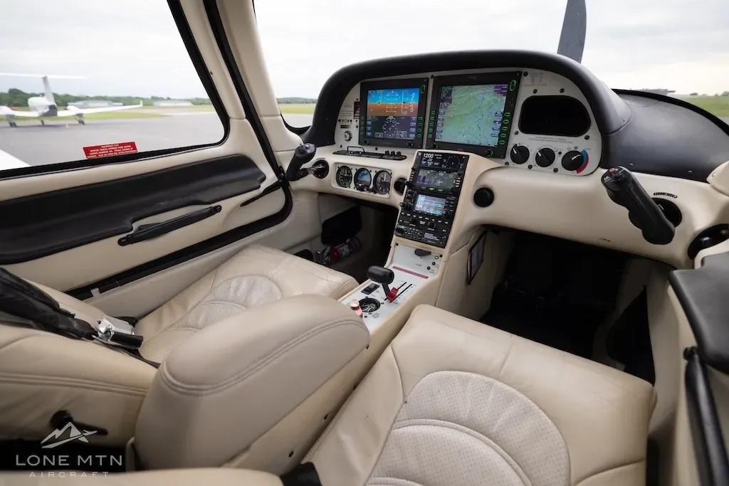 Cabin interior of a 2006 Cirrus SR22.