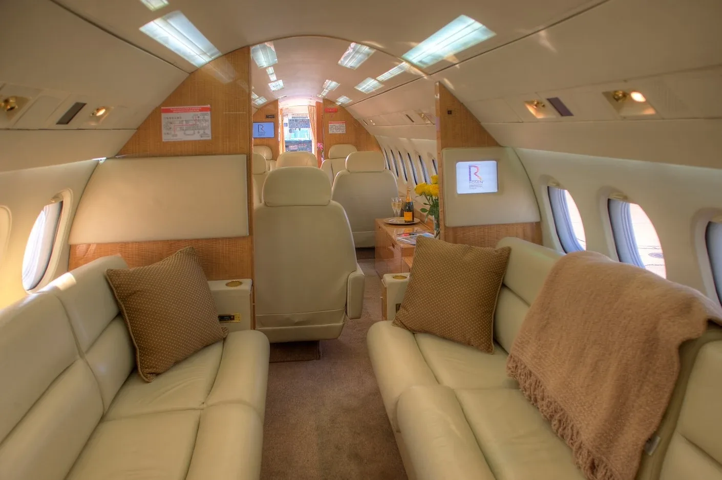 Cabin interior of a 1986 Dassault Falcon 900.