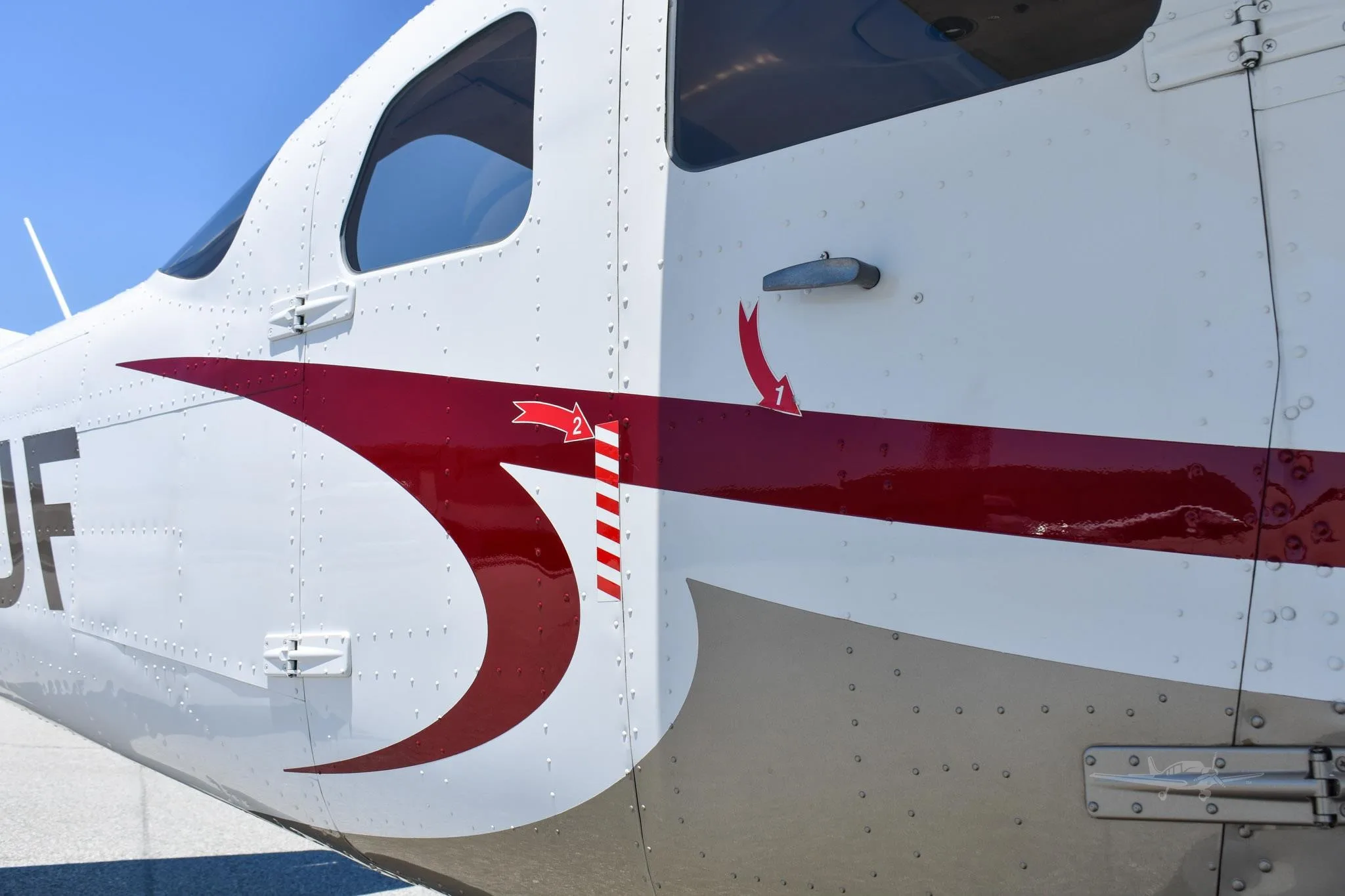 Exterior view of a 2009 CESSNA TURBO 206H STATIONAIR, N37JF.