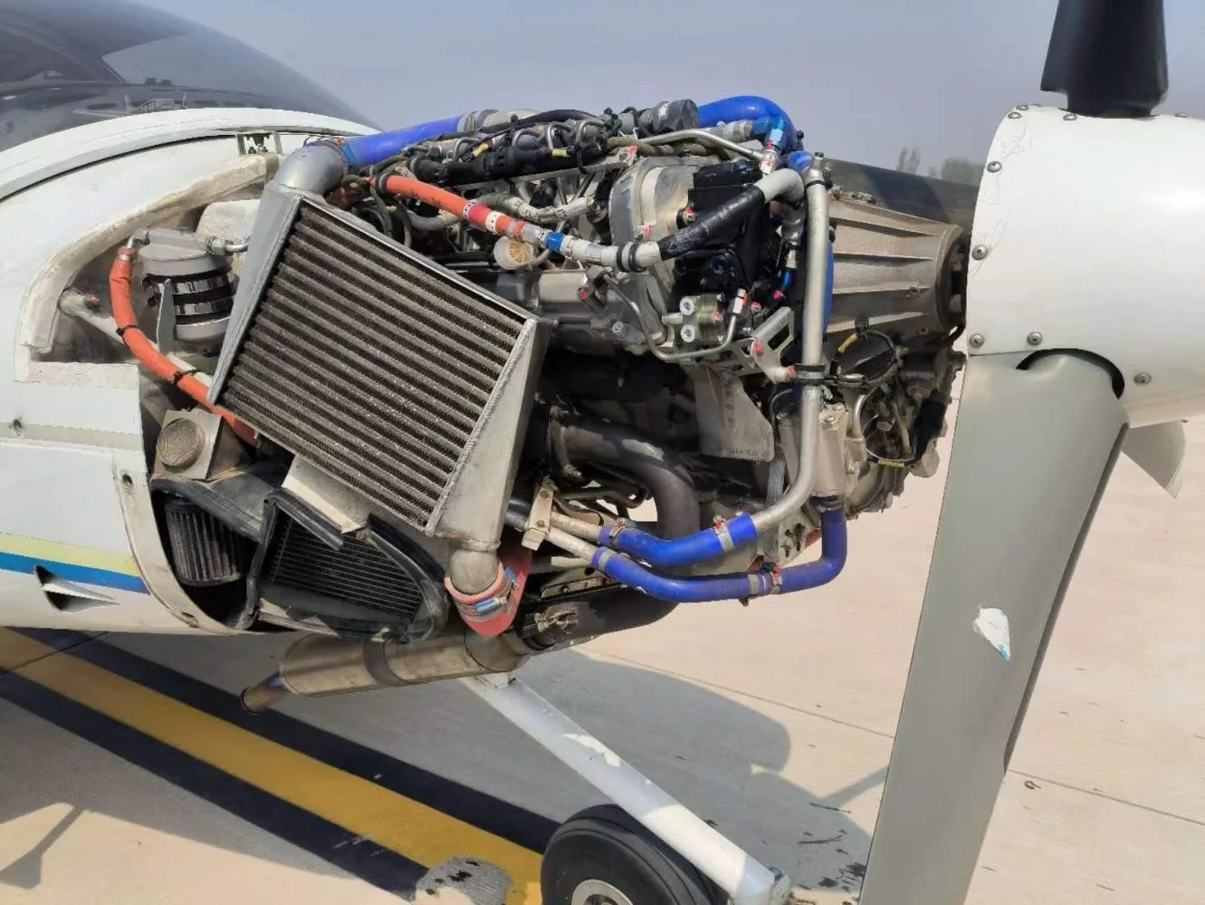 Engine detail of a 2014 DIAMOND DA40 D.