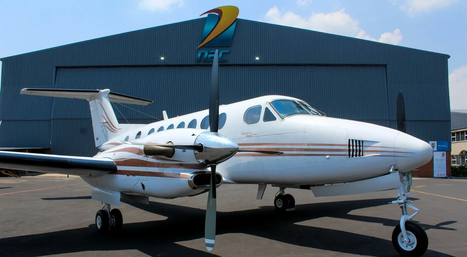 Exterior view of a 2007 Beechcraft King Air 350.