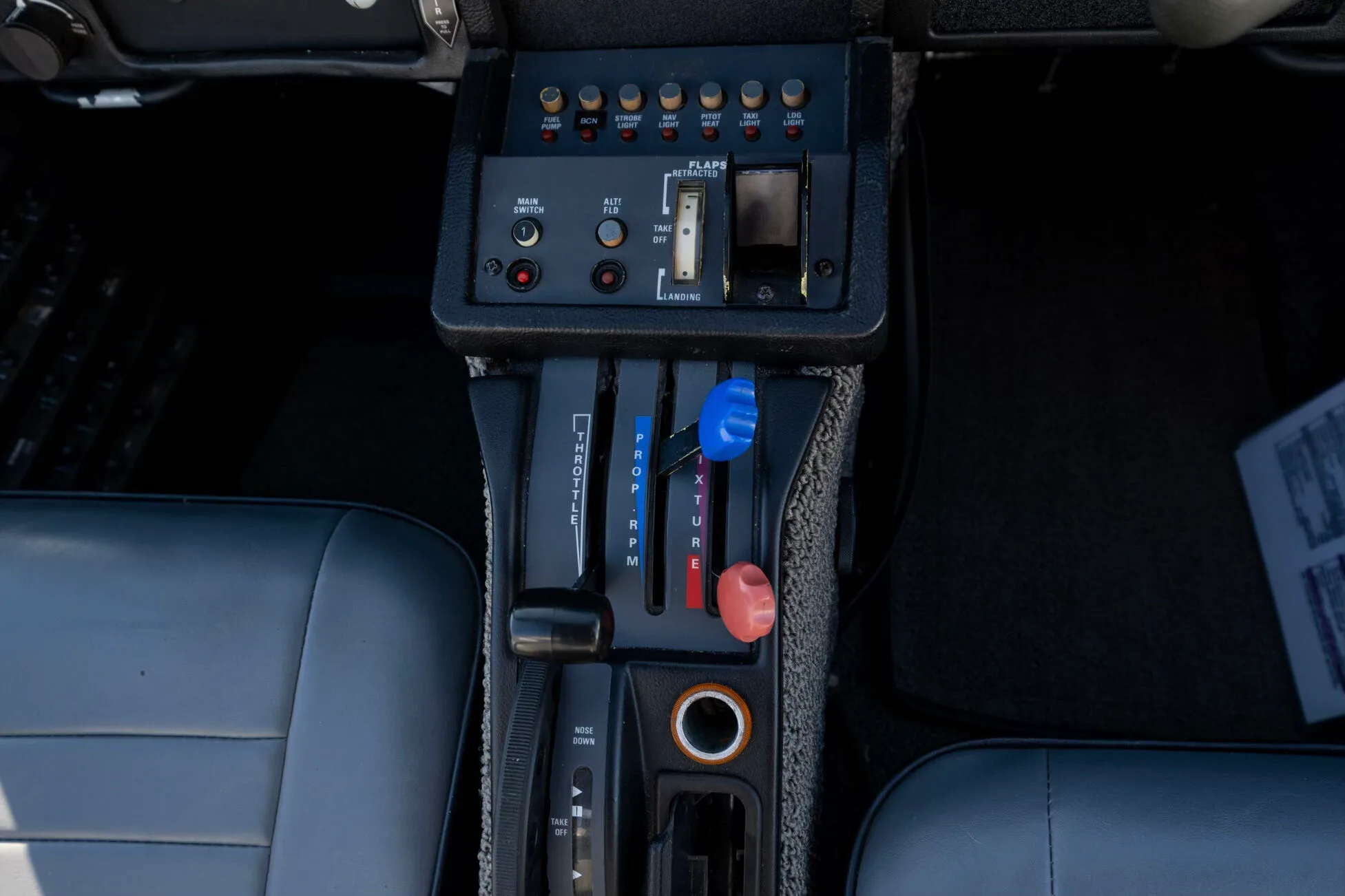 Avionics suite of a 1990 Socata TB-20 TRINIDAD.