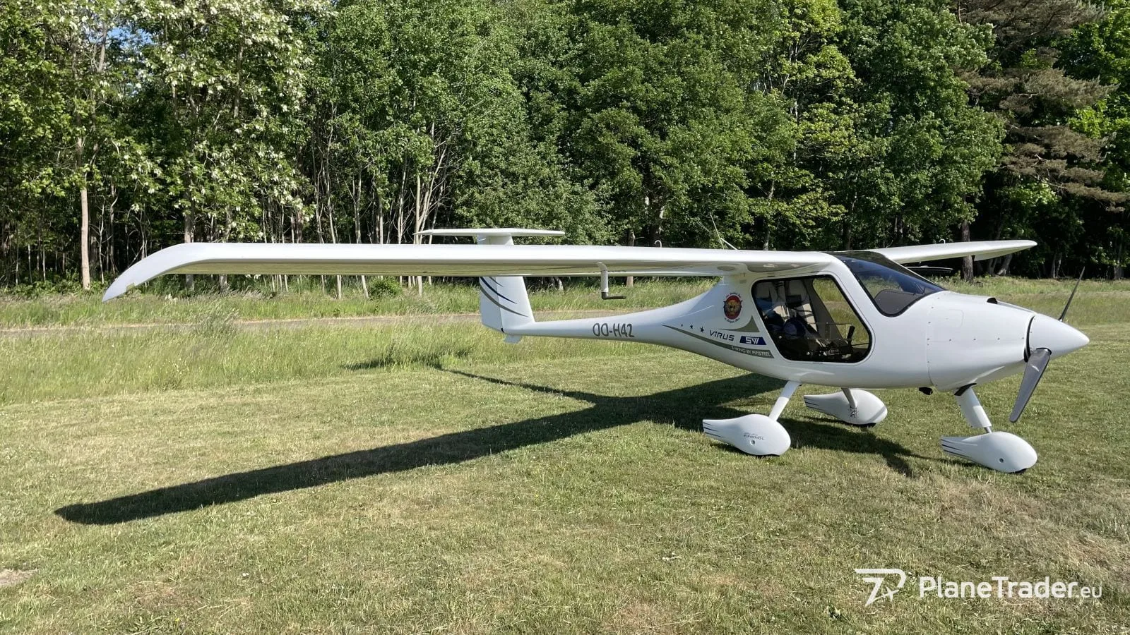 Exterior view of a 2014 PIPISTREL VIRUS.