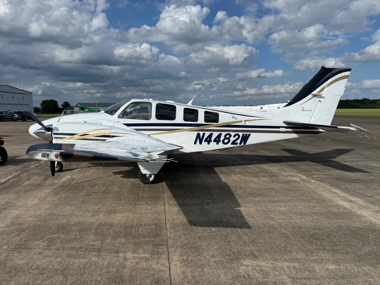 Exterior view of a 2000 BEECHCRAFT 58 BARON, N4482W.