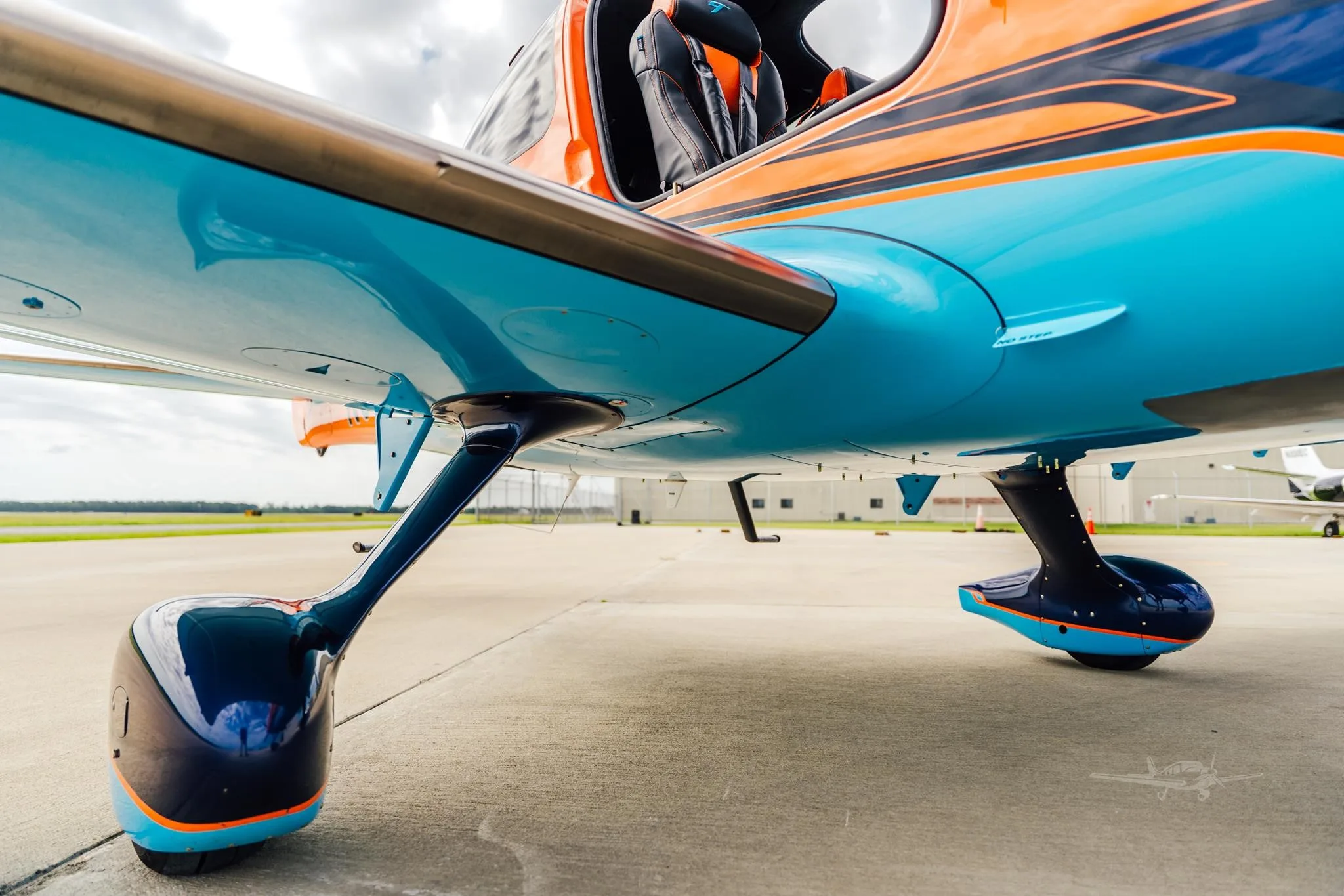 Exterior view of a 2023 CIRRUS SR22-G6 TURBO, N54DT.