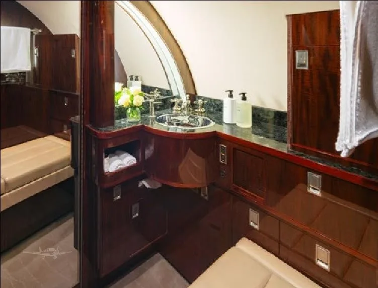 Cabin interior of a 2001 GULFSTREAM GIVSP.