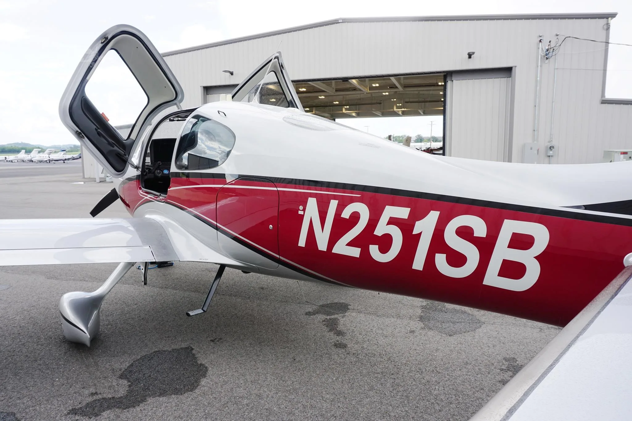 Exterior view of a 2011 CIRRUS SR22-G3 TURBO, N251SB.