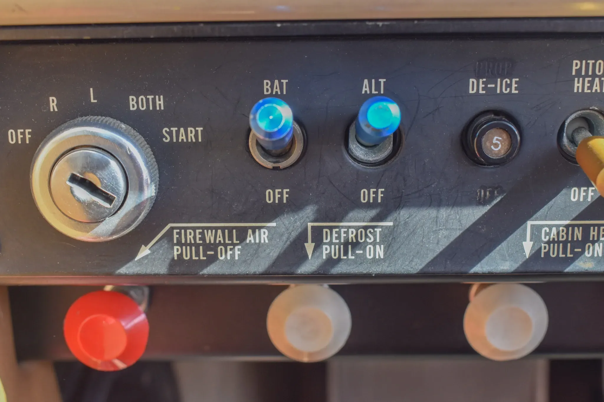 Avionics suite of a 1989 Beechcraft Bonanza.