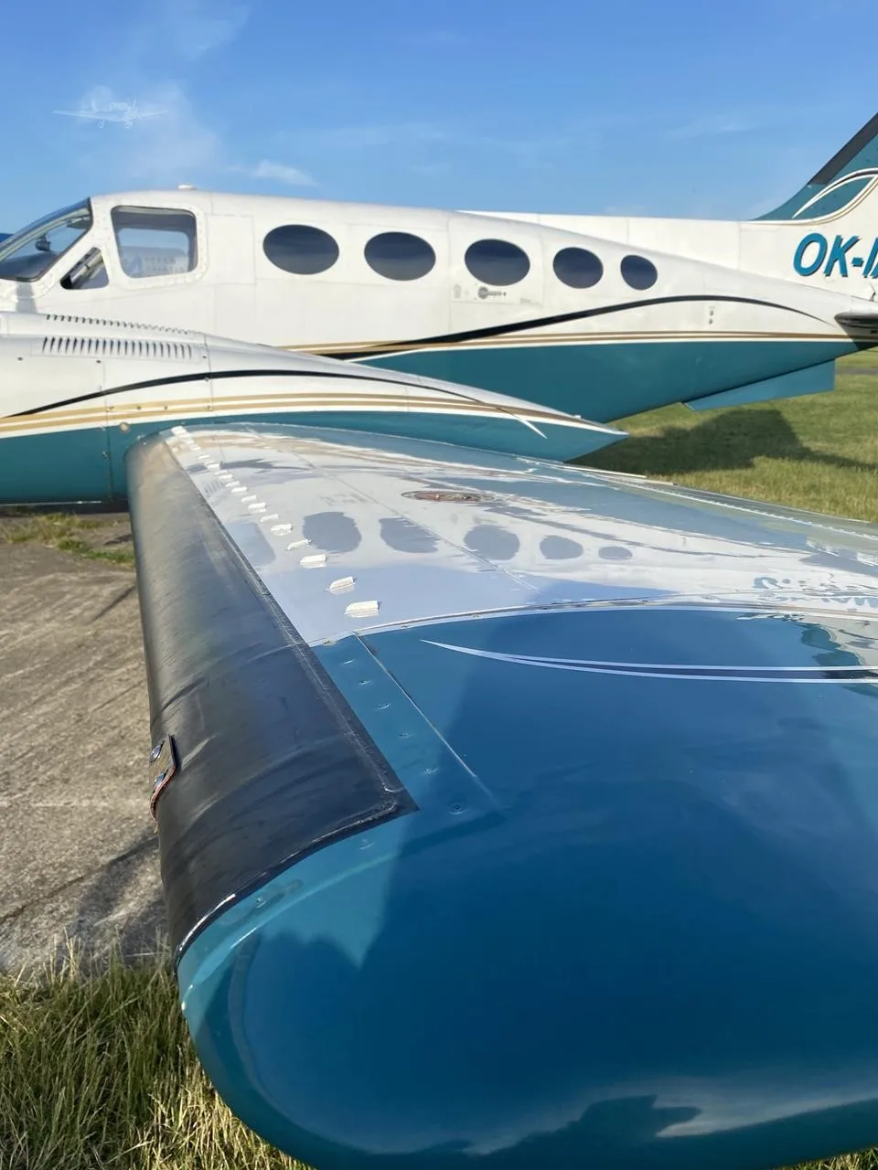 Exterior view of a 1982 CESSNA 421C.