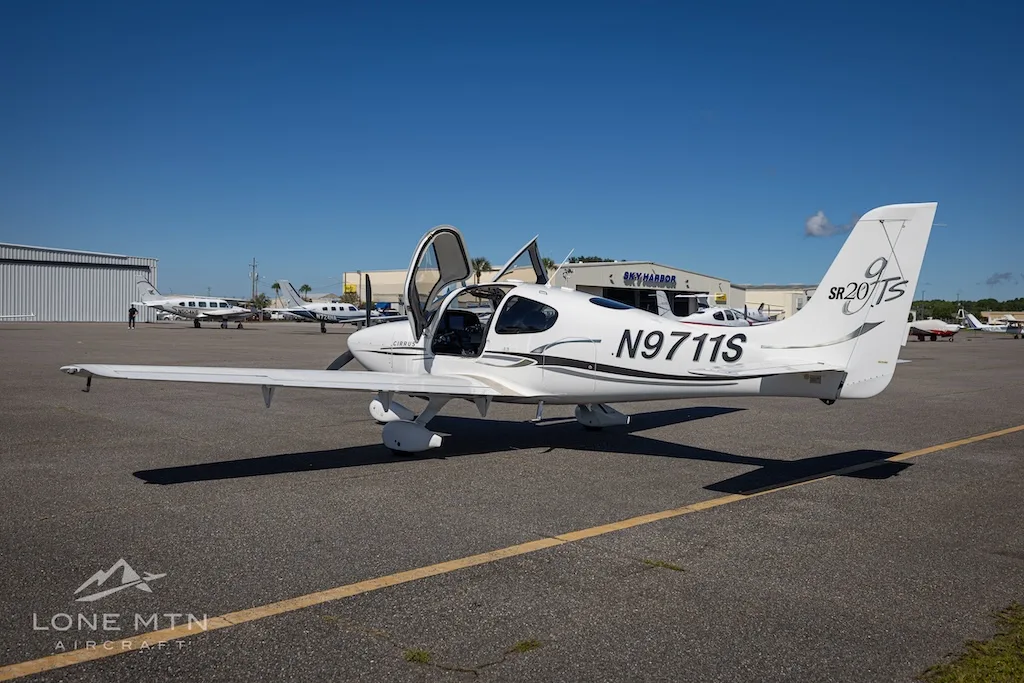 Cabin interior of a 2006 Cirrus SR20 G2 GTS.
