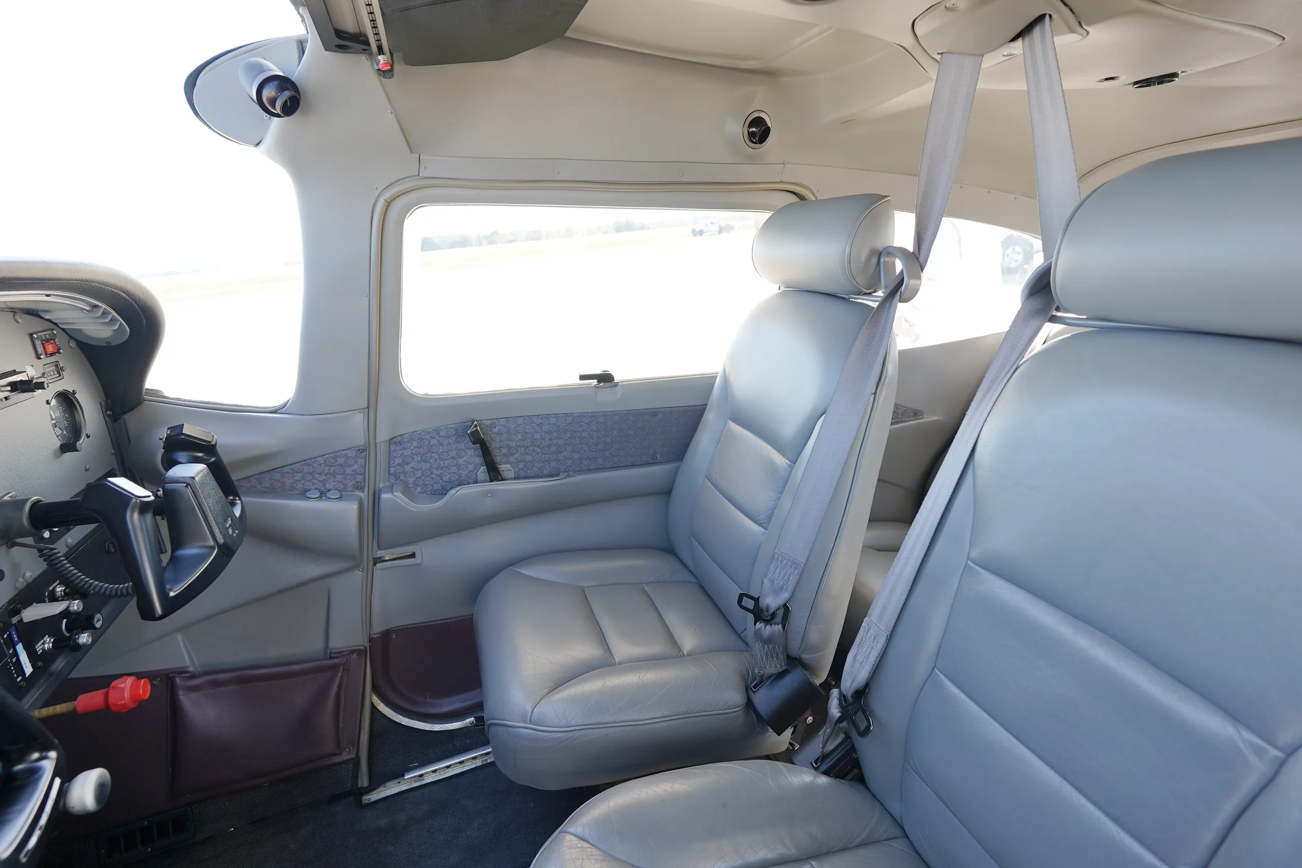 Cabin interior of a 1999 Cessna 182S SKYLANE.