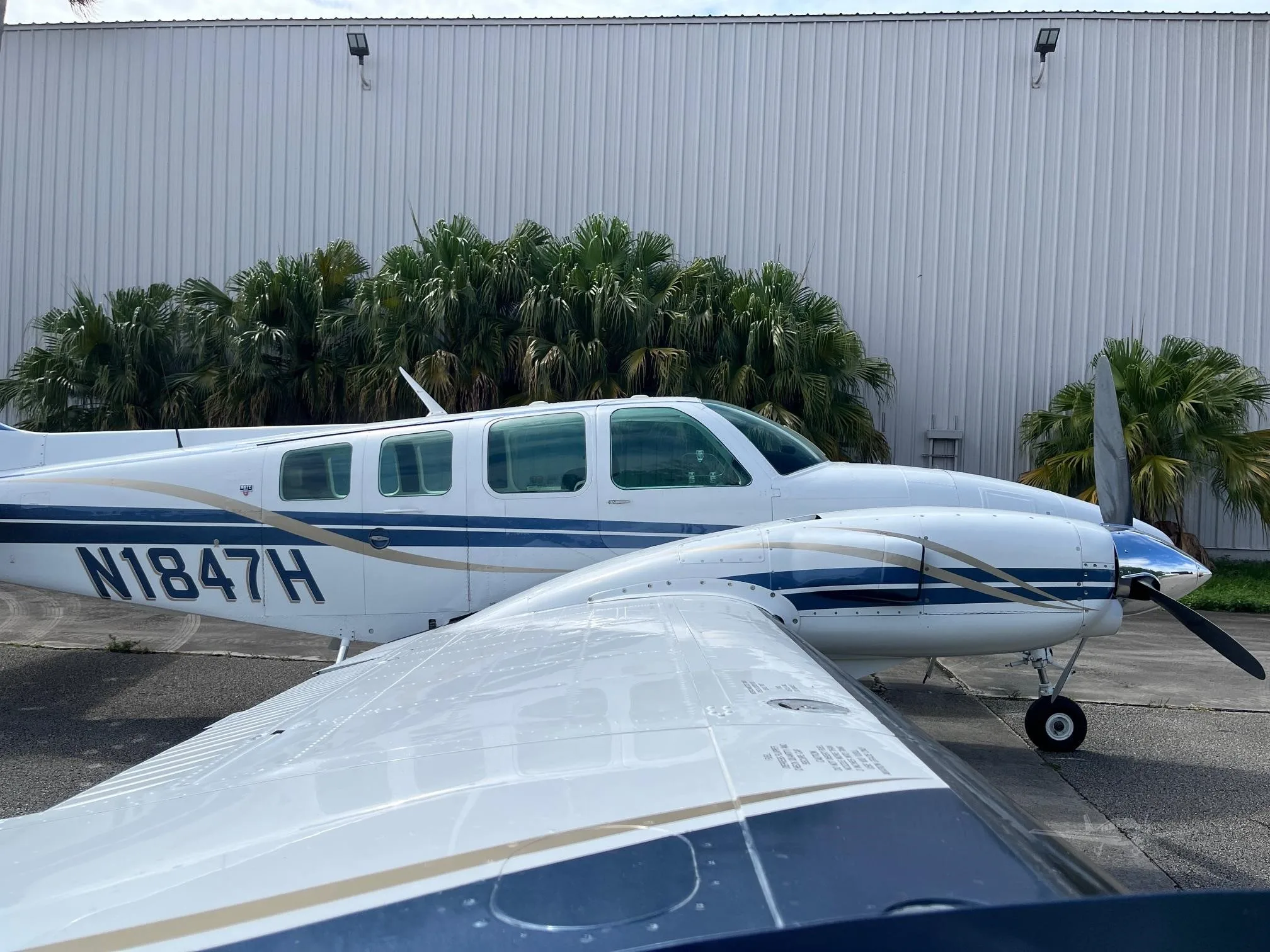 Exterior view of a 1982 BEECHCRAFT 58TC BARON.