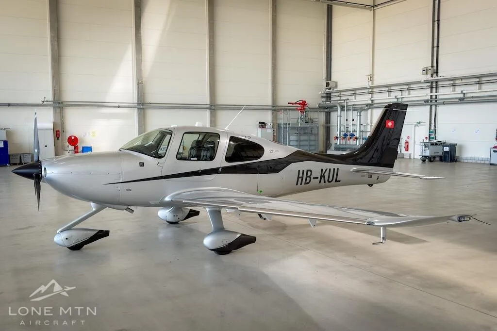 Exterior view of a 2015 Cirrus SR22 G5.