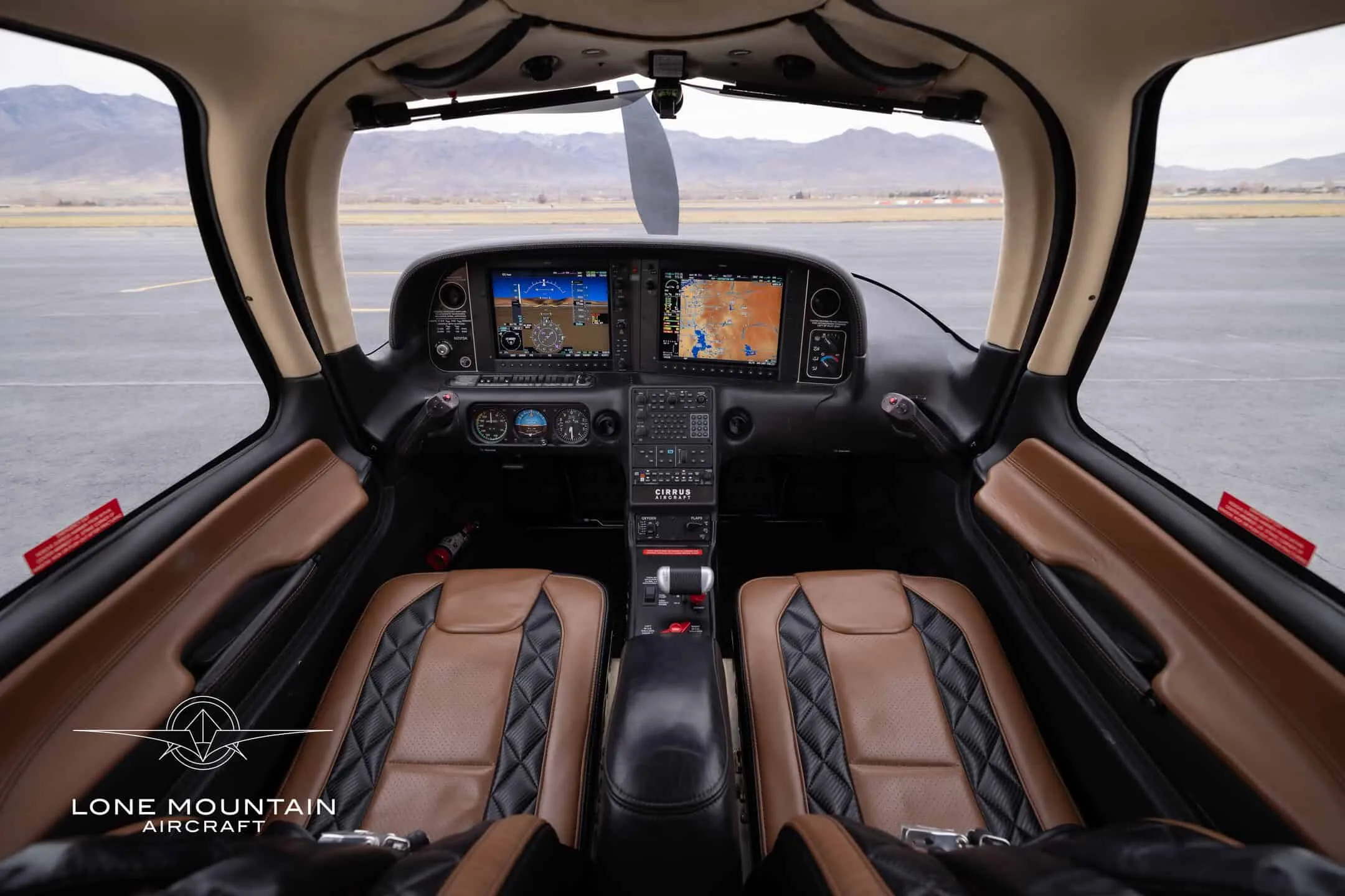 Cabin interior of a 2014 Cirrus SR22-G5 Turbo.