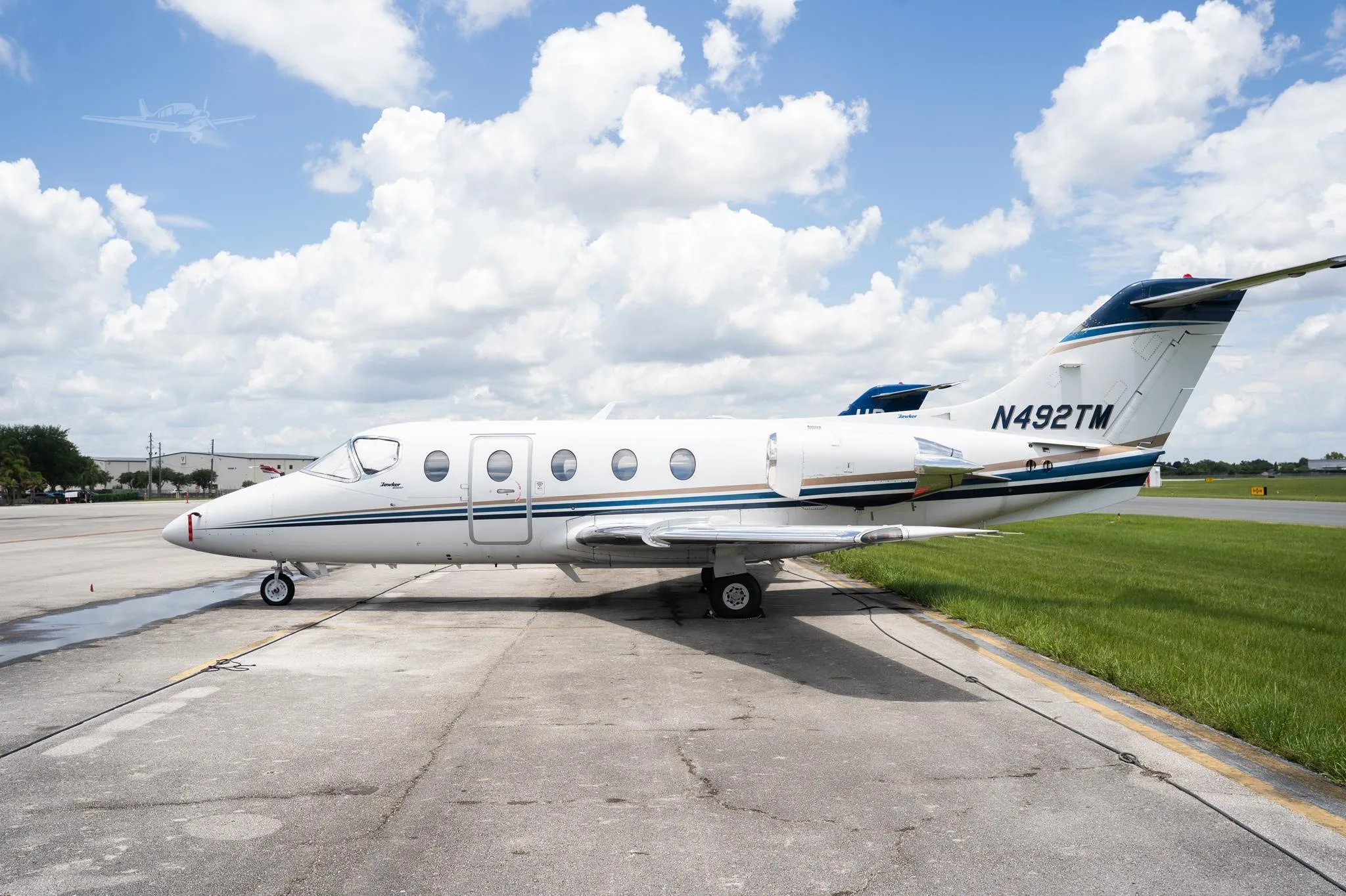 Exterior view of a 2008 HAWKER 400XP, N492TM.