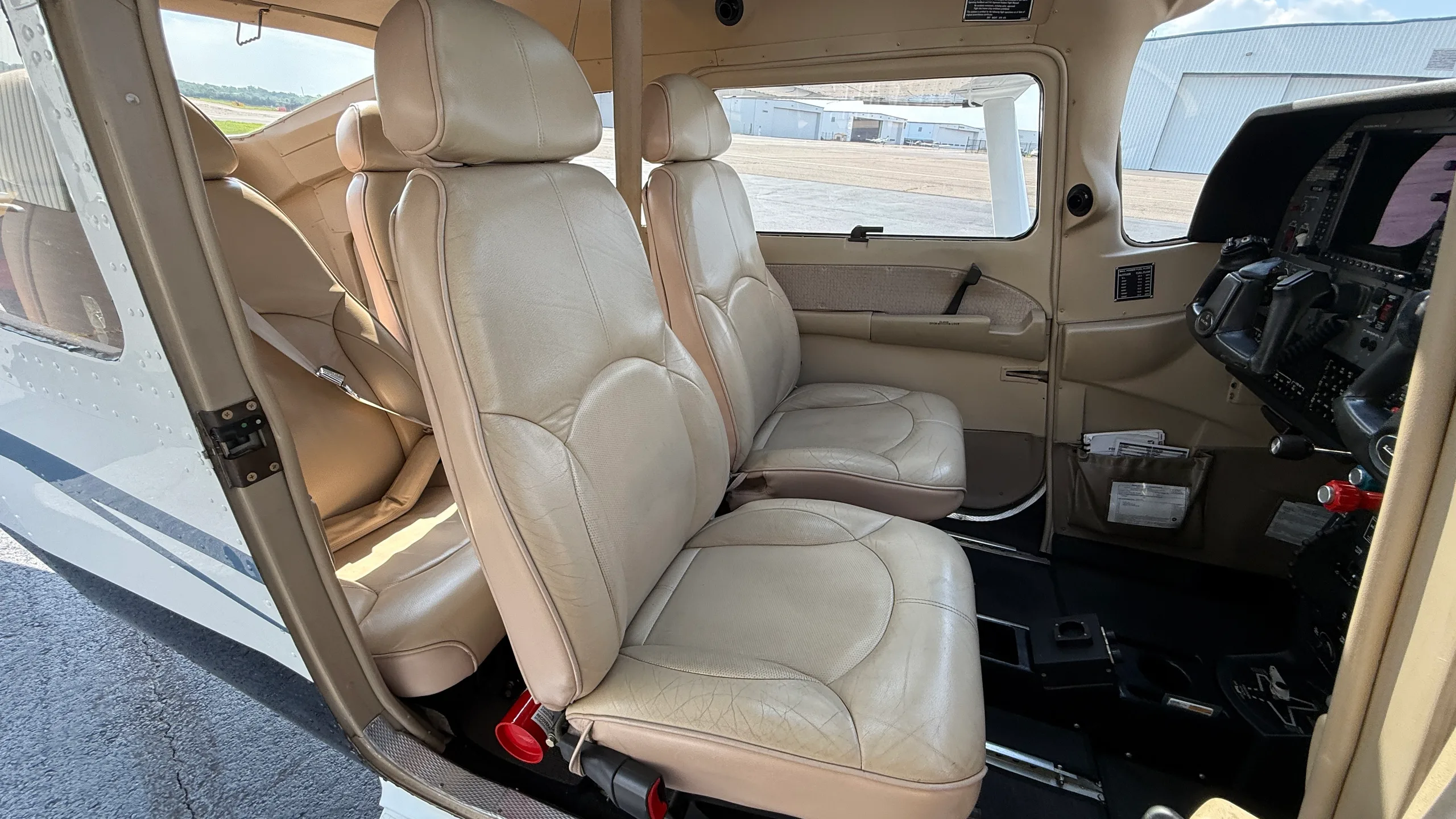 Exterior view of a 2010 Cessna 182T Skylane, 18282212, N981MR.