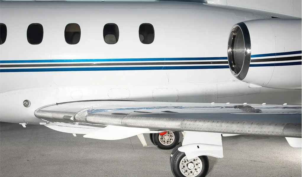 Exterior view of a 2005 Hawker 800XPi.