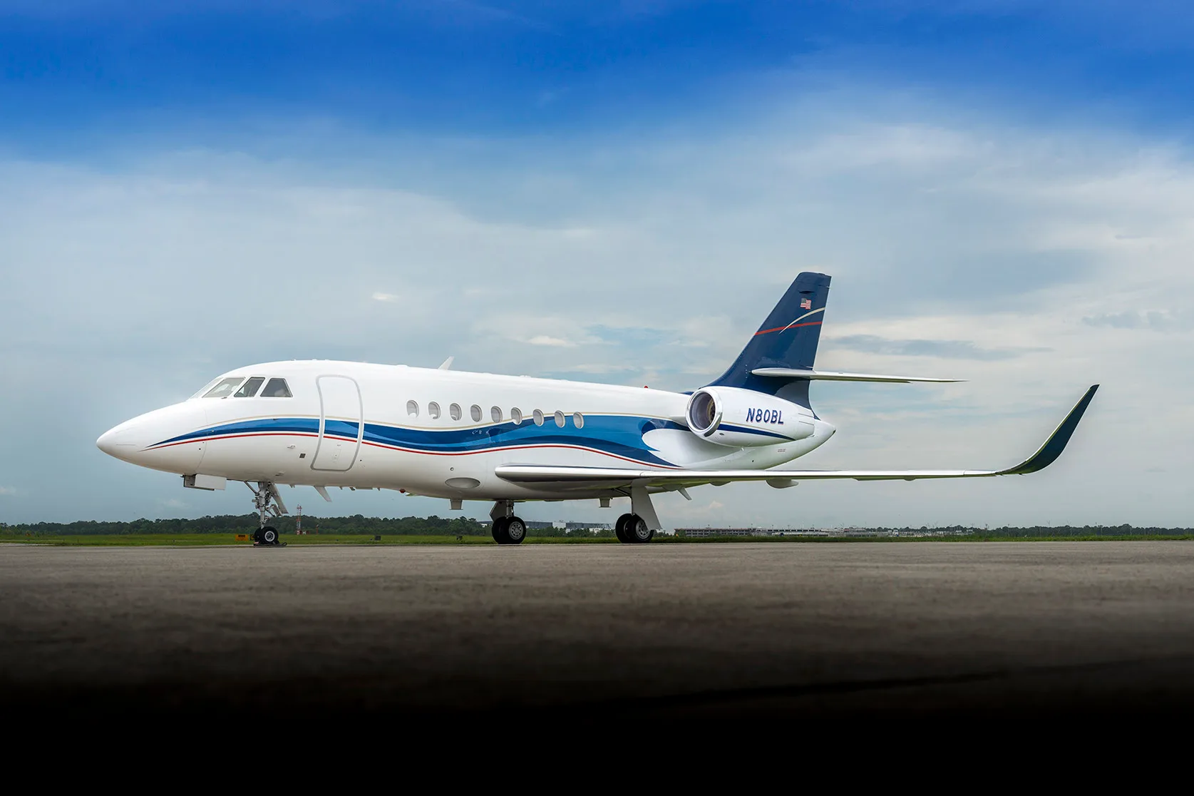 Exterior view of a 2012 Dassault Falcon 2000LX, N80BL.